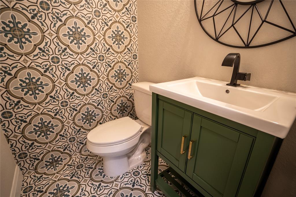 1215 Davis St, Taylor, TX 76574