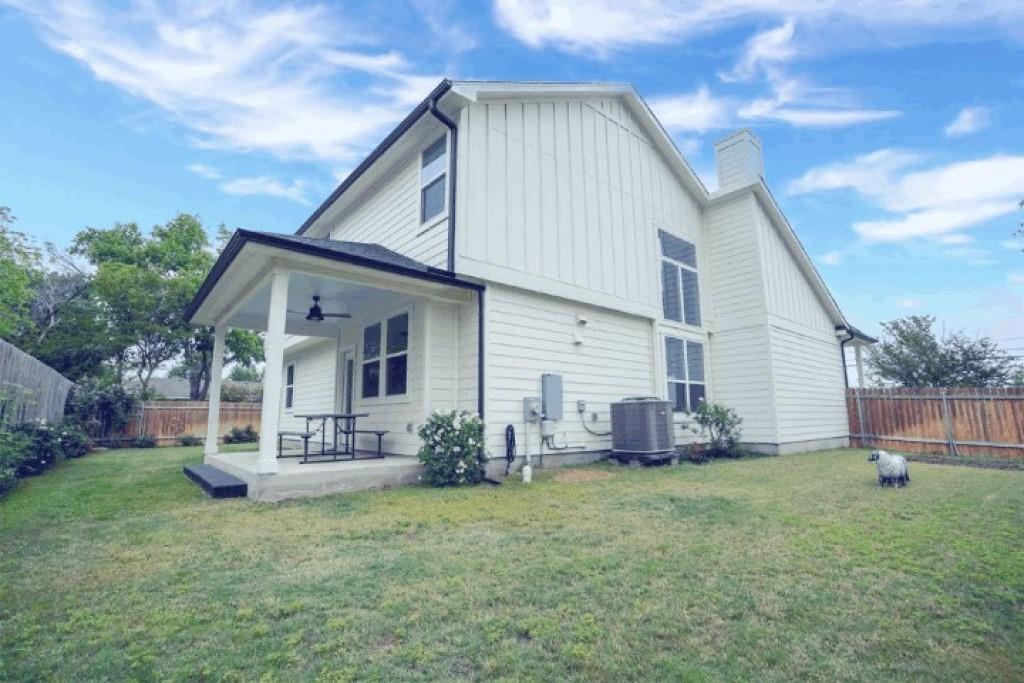 1215 Davis St, Taylor, TX 76574