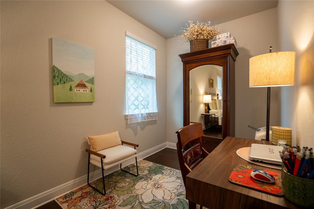 1215 Davis St, Taylor, TX 76574