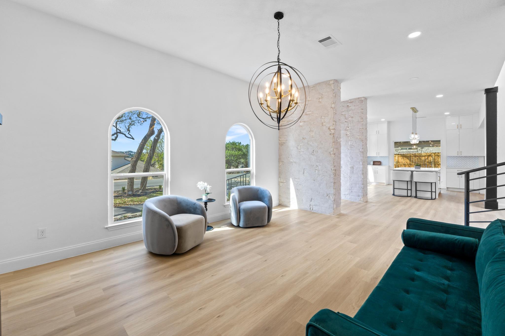 18702 Lakeland Dr, Point Venture, TX 78645