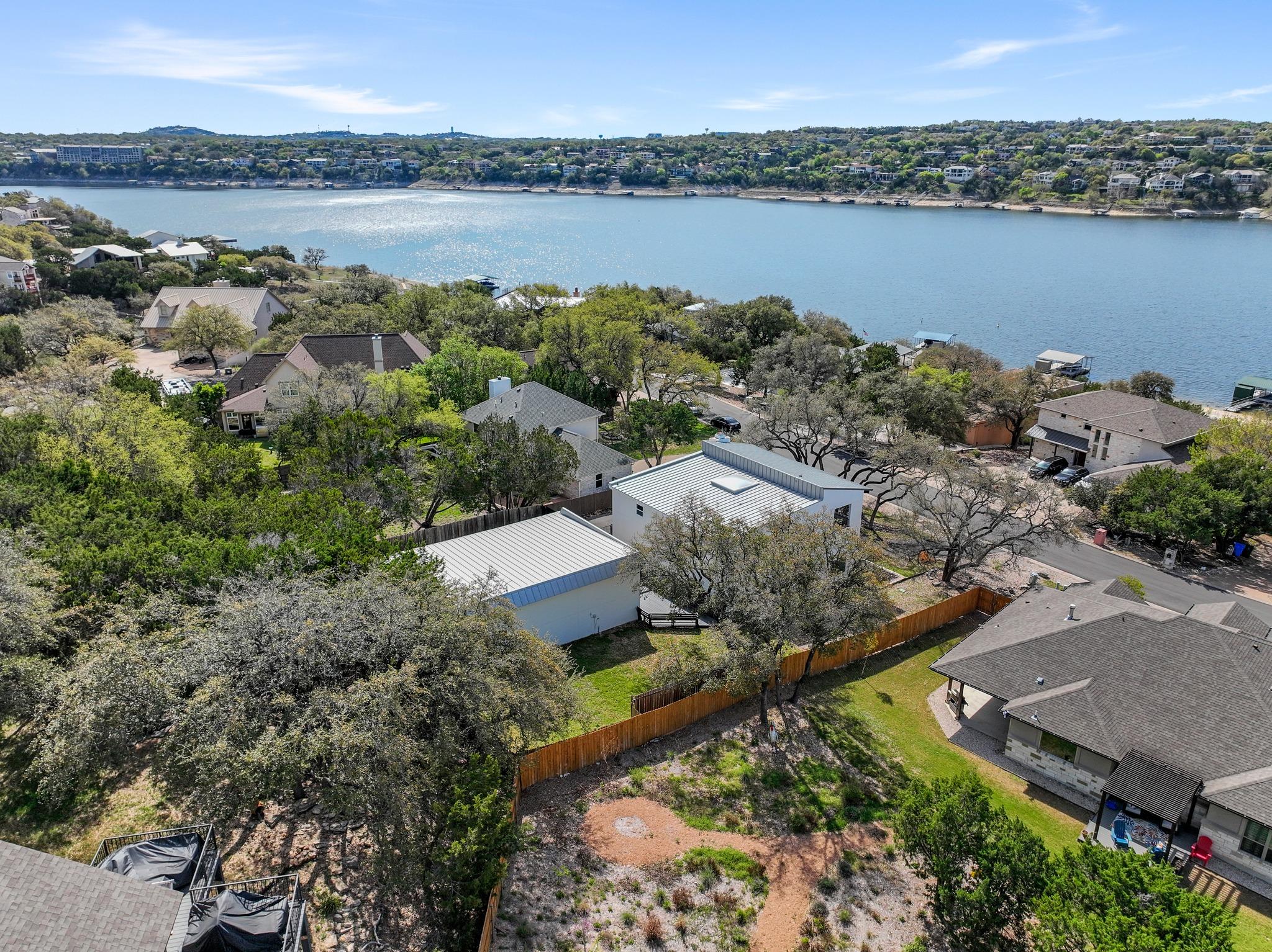 18702 Lakeland Dr, Point Venture, TX 78645