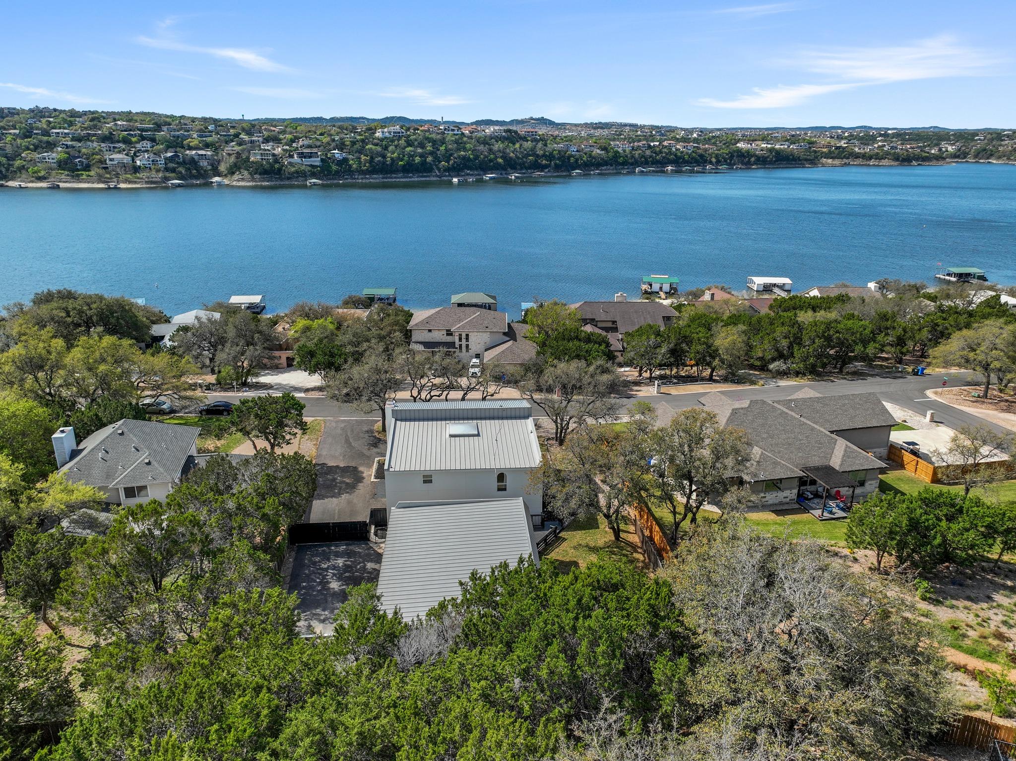 18702 Lakeland Dr, Point Venture, TX 78645