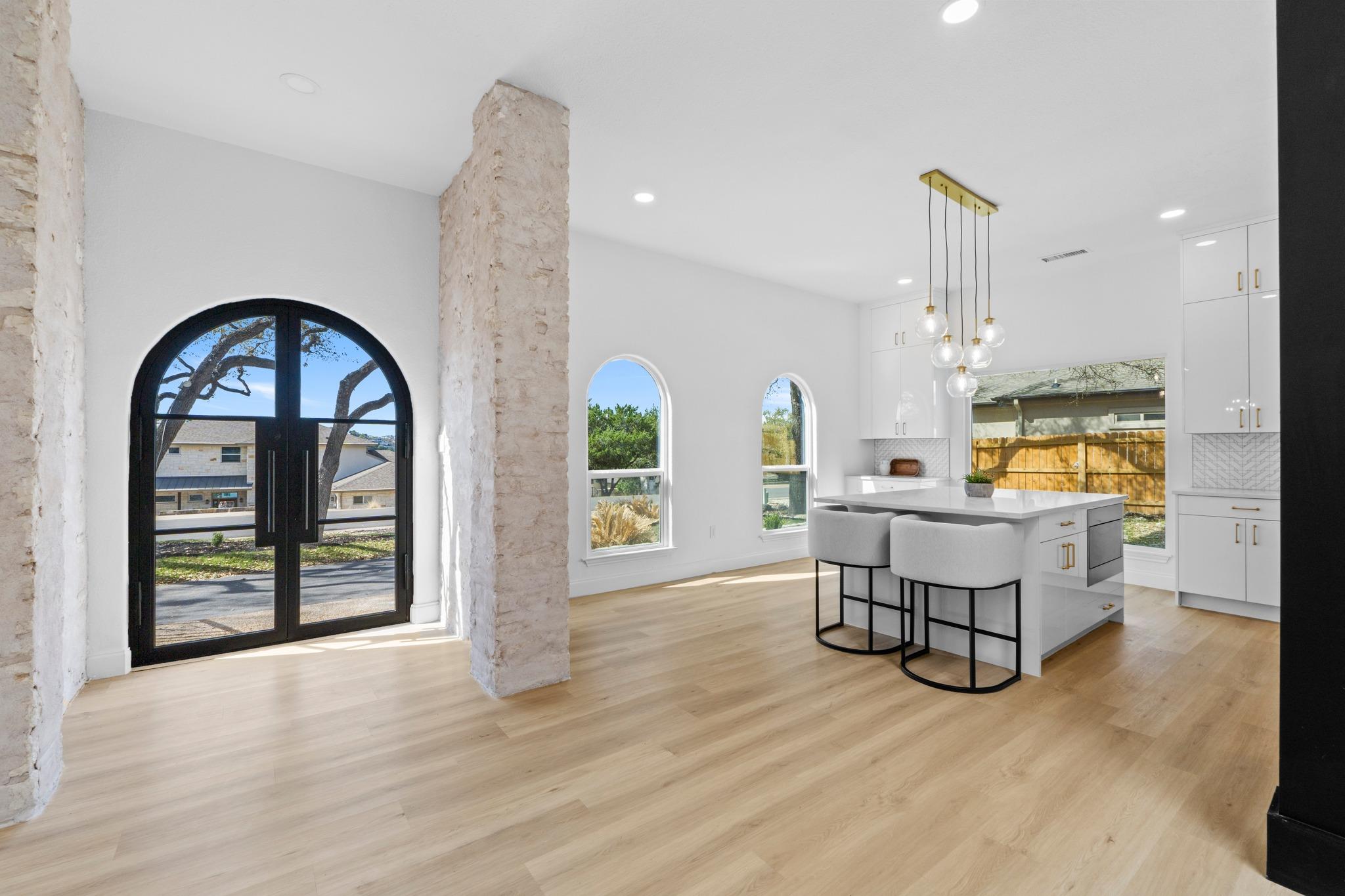 18702 Lakeland Dr, Point Venture, TX 78645