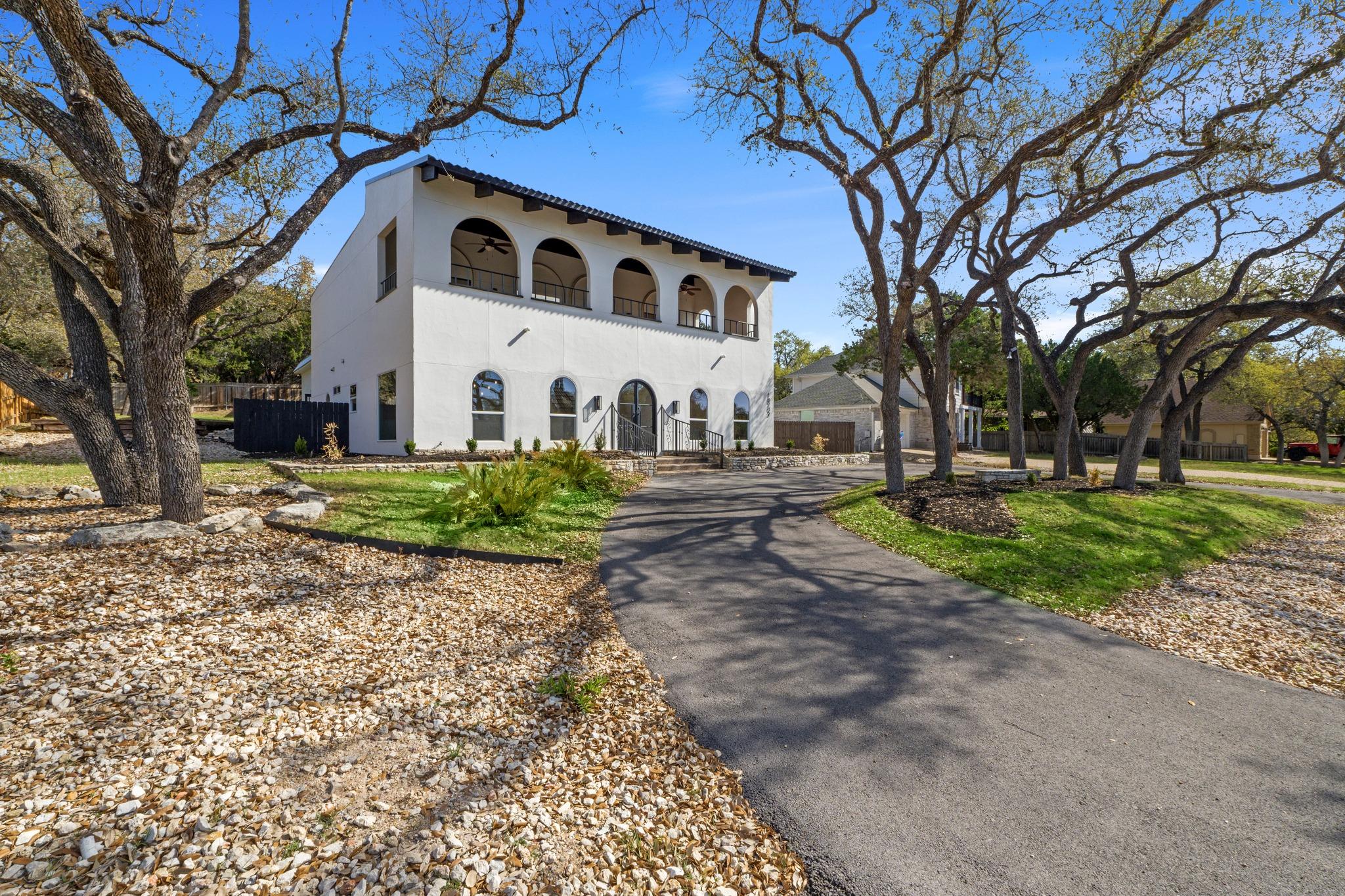 18702 Lakeland Dr, Point Venture, TX 78645