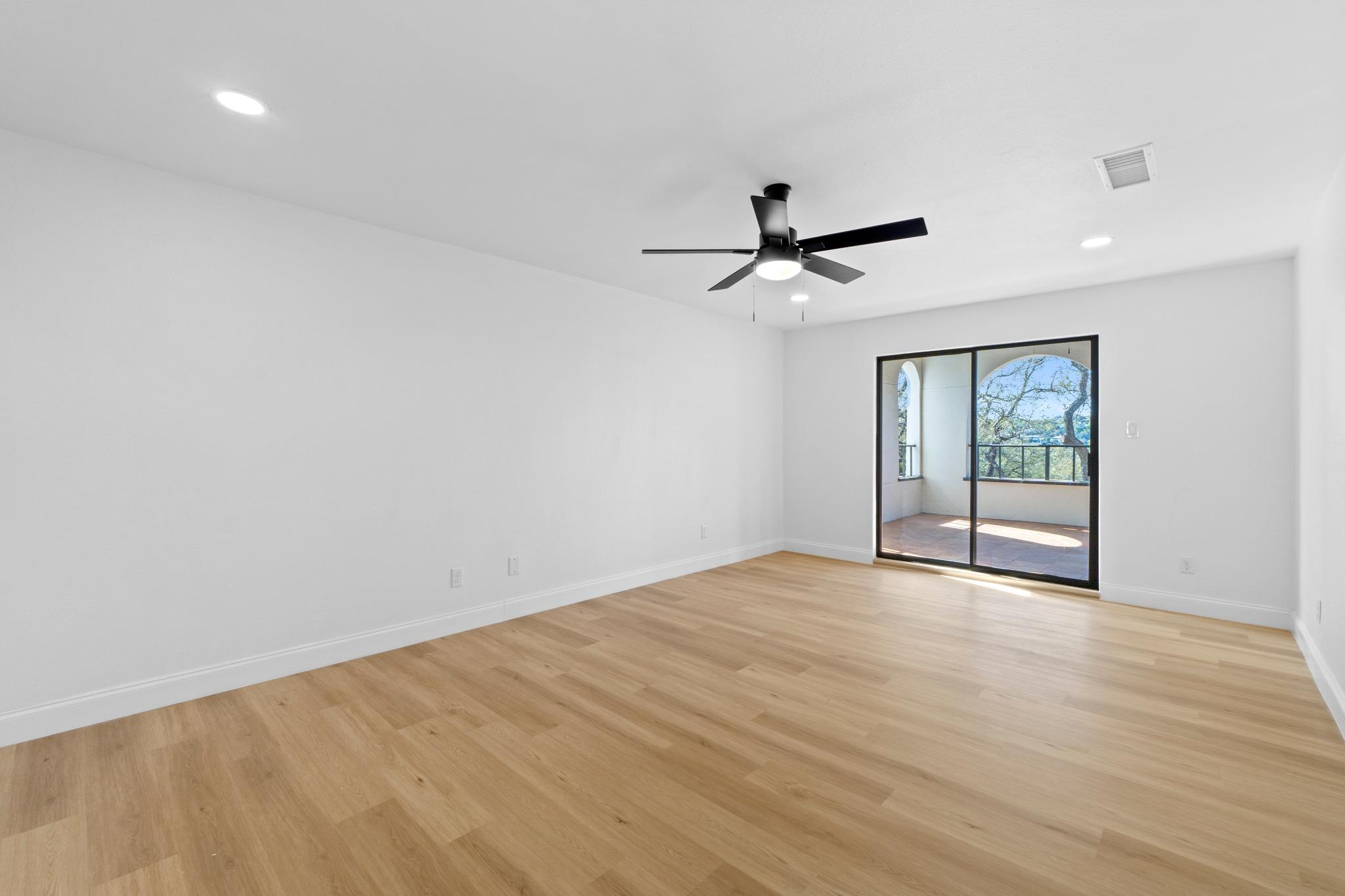 18702 Lakeland Dr, Point Venture, TX 78645