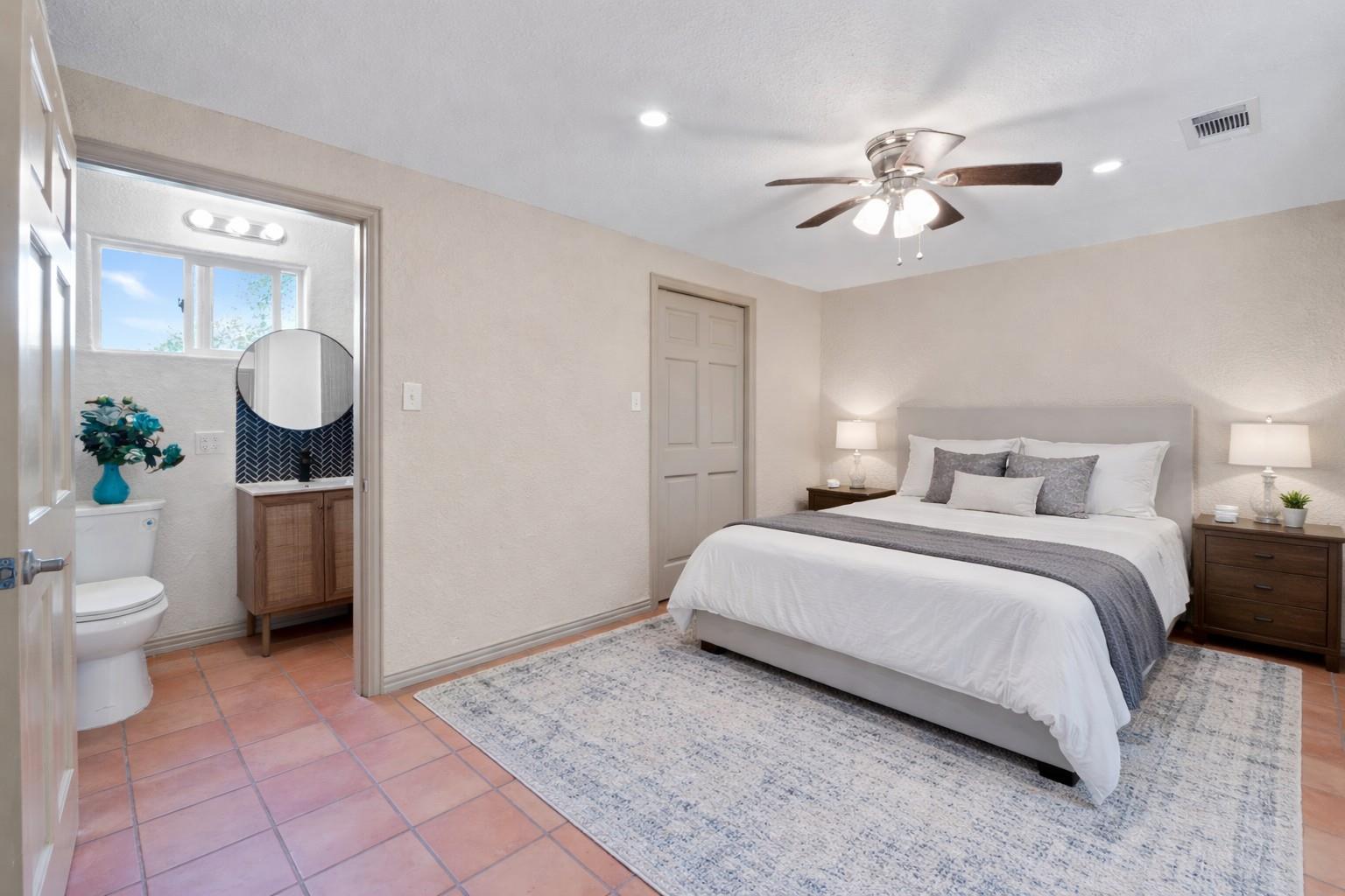 18702 Lakeland Dr, Point Venture, TX 78645