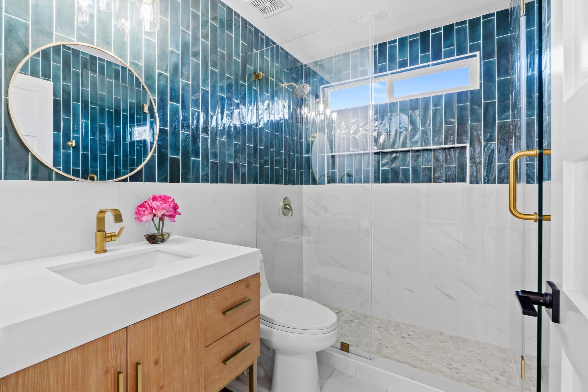 18702 Lakeland Dr, Point Venture, TX 78645