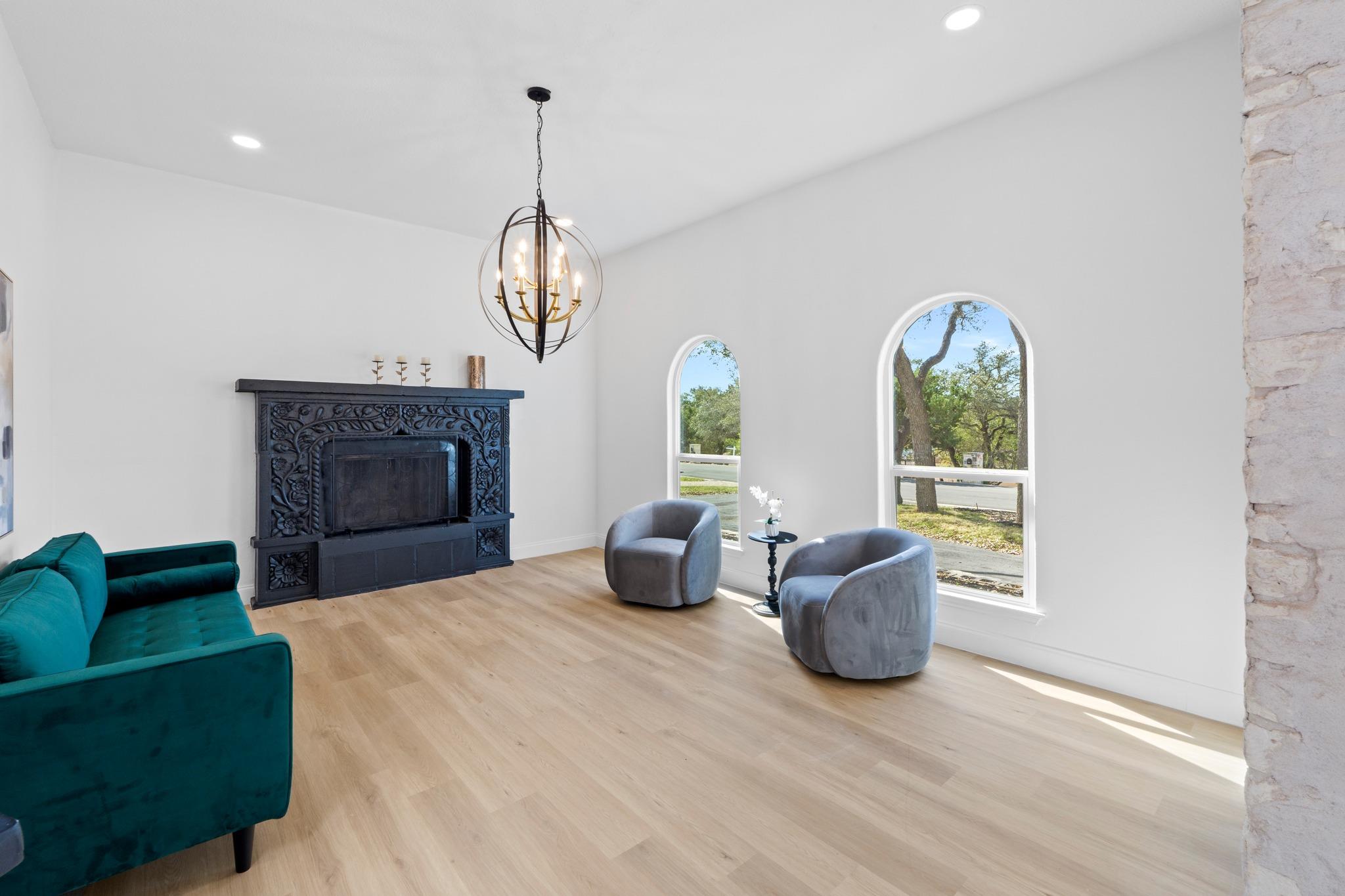 18702 Lakeland Dr, Point Venture, TX 78645