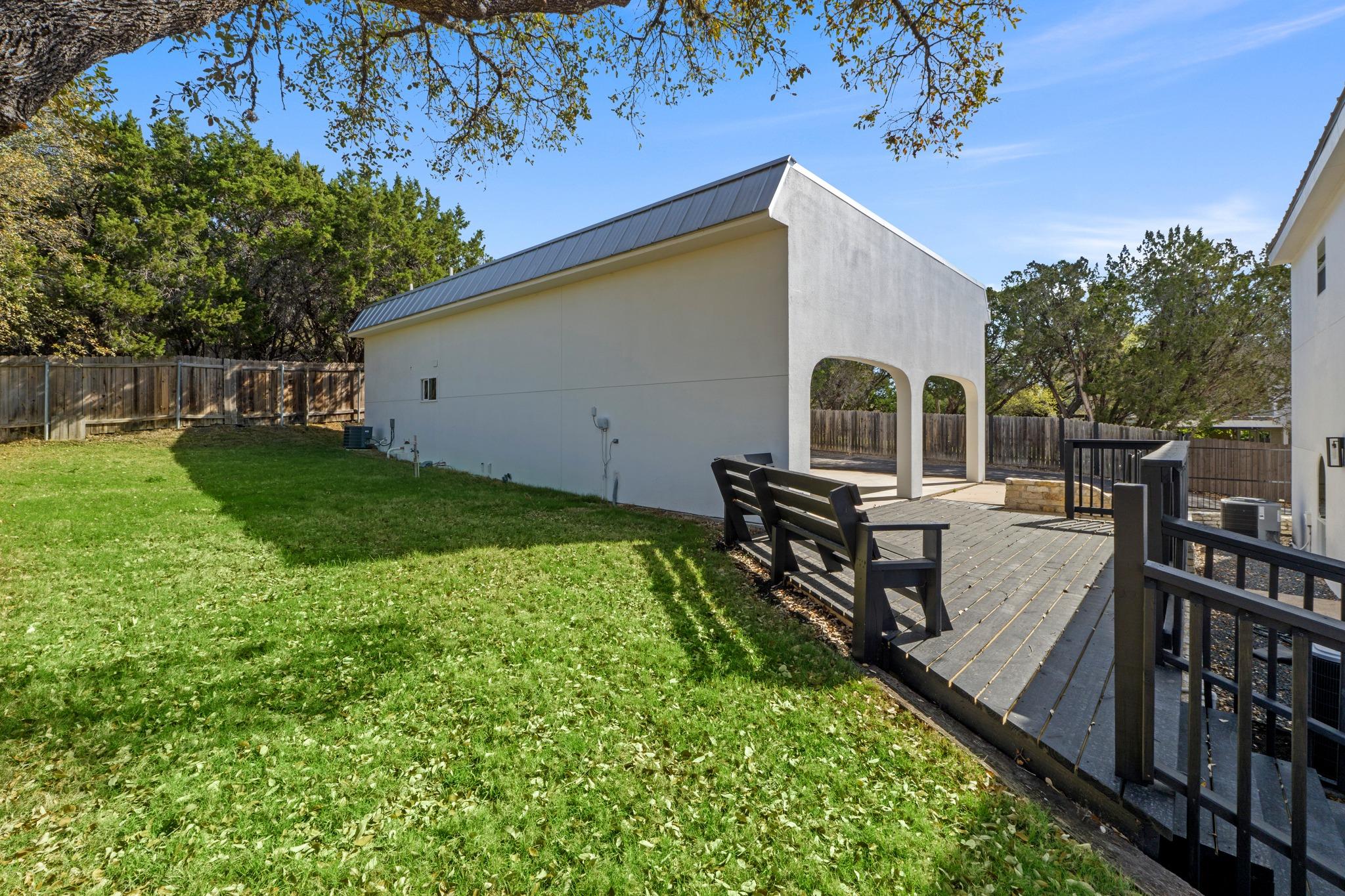 18702 Lakeland Dr, Point Venture, TX 78645