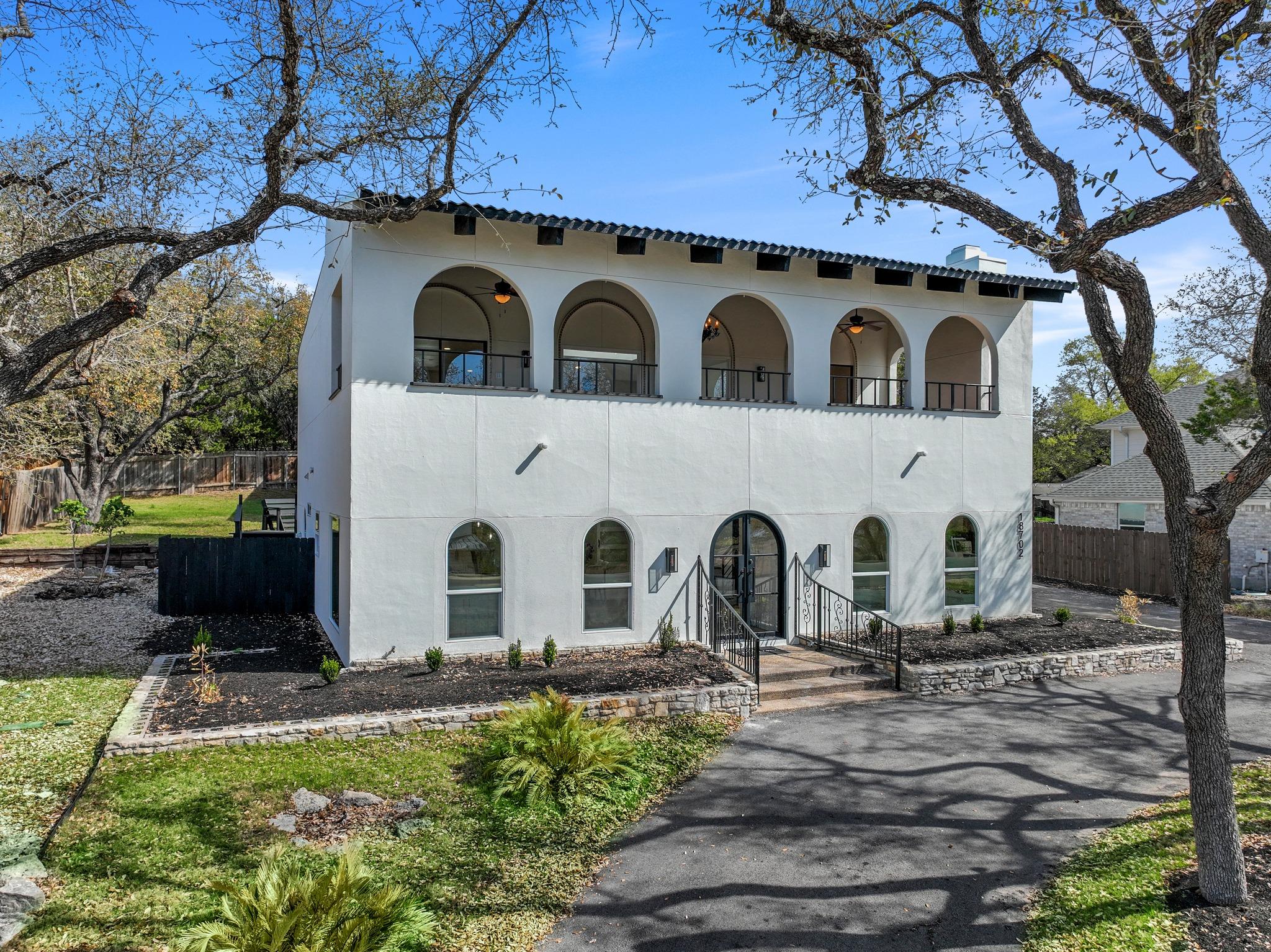 18702 Lakeland Dr, Point Venture, TX 78645