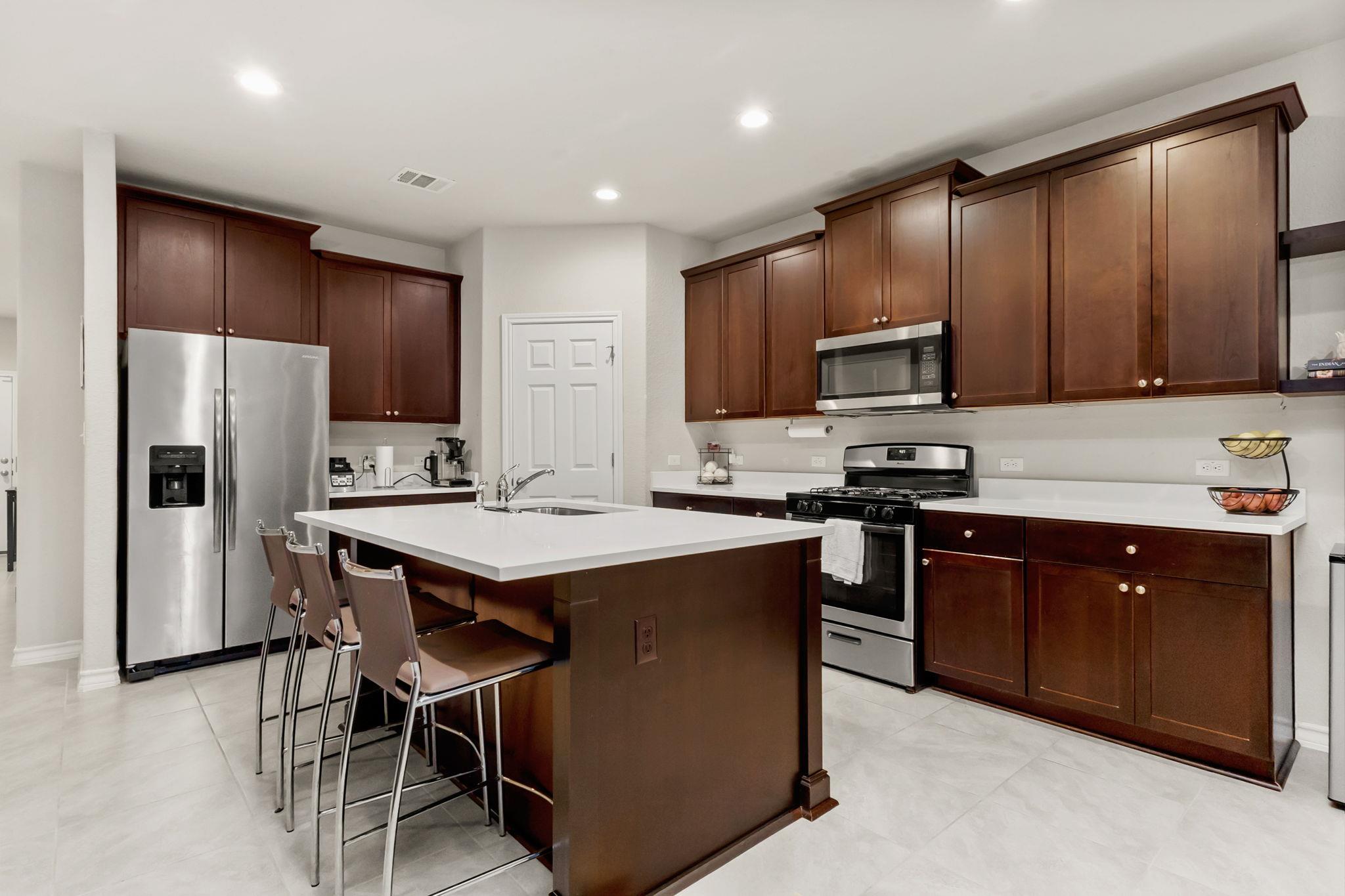 135 Mary Max Cir, San Marcos, TX 78666