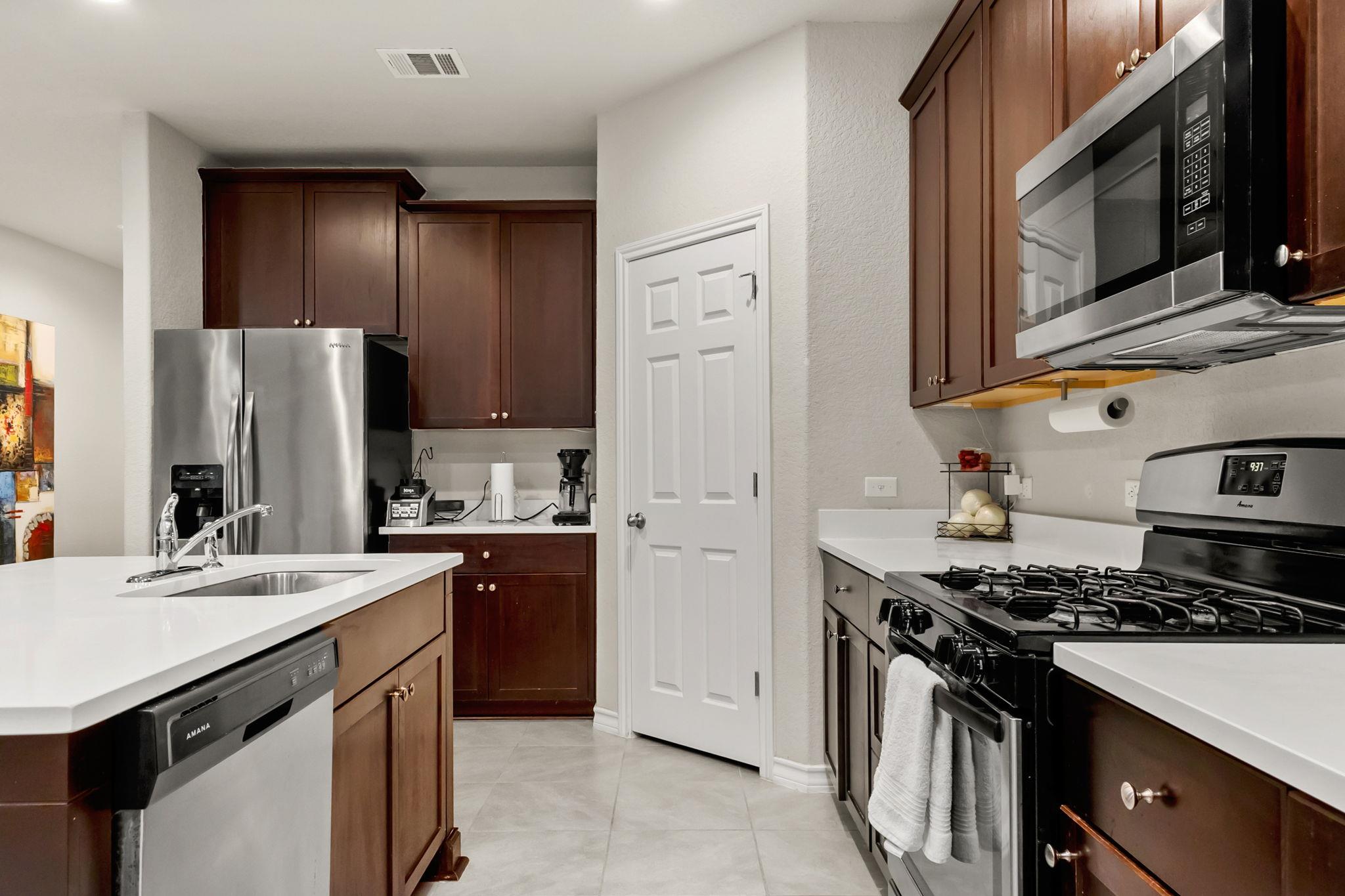 135 Mary Max Cir, San Marcos, TX 78666