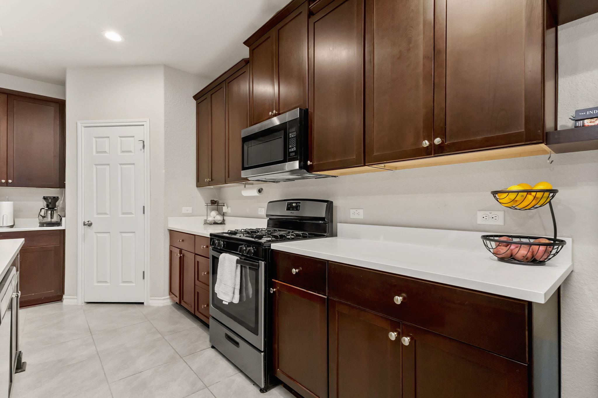 135 Mary Max Cir, San Marcos, TX 78666