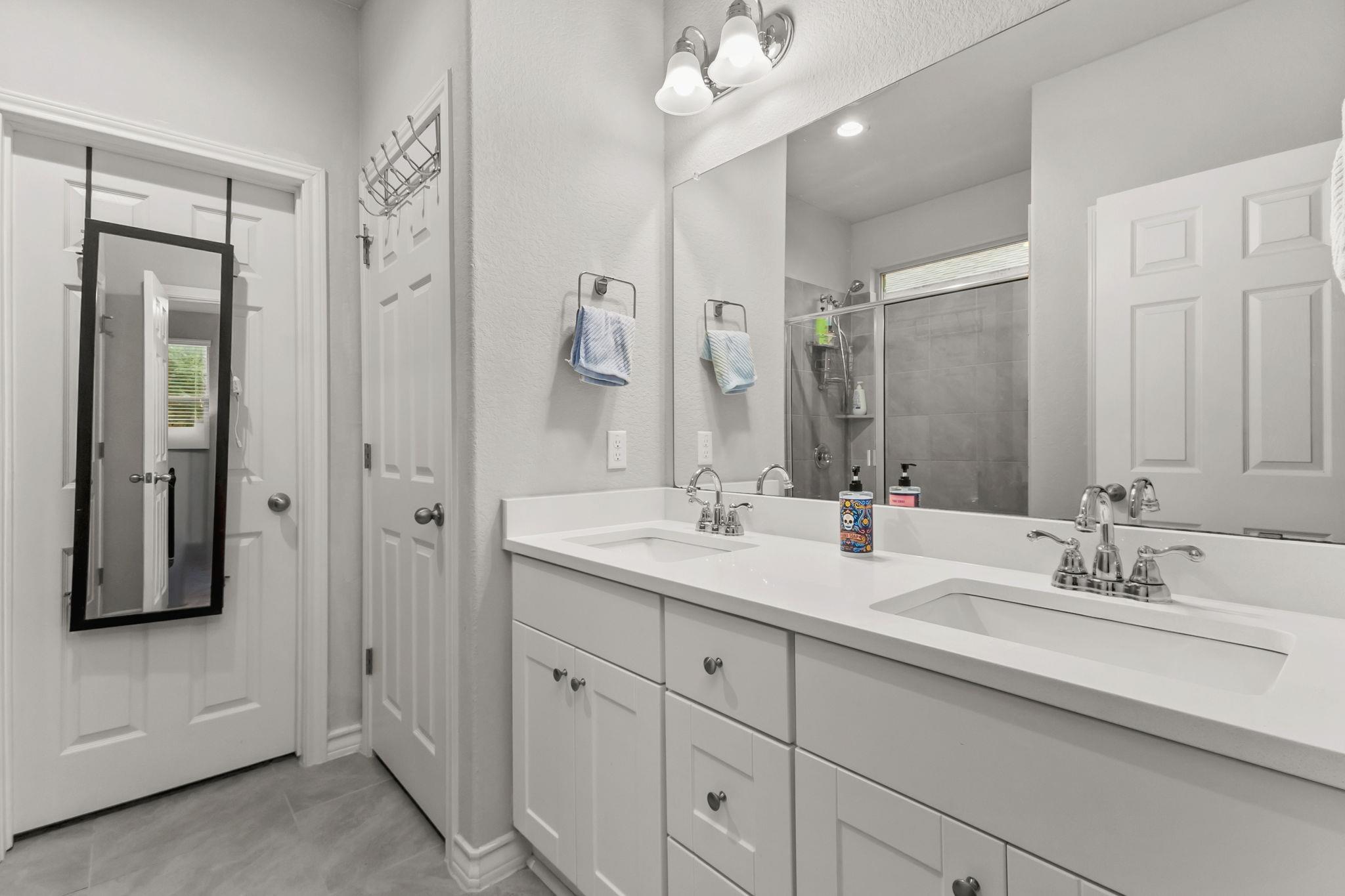 135 Mary Max Cir, San Marcos, TX 78666