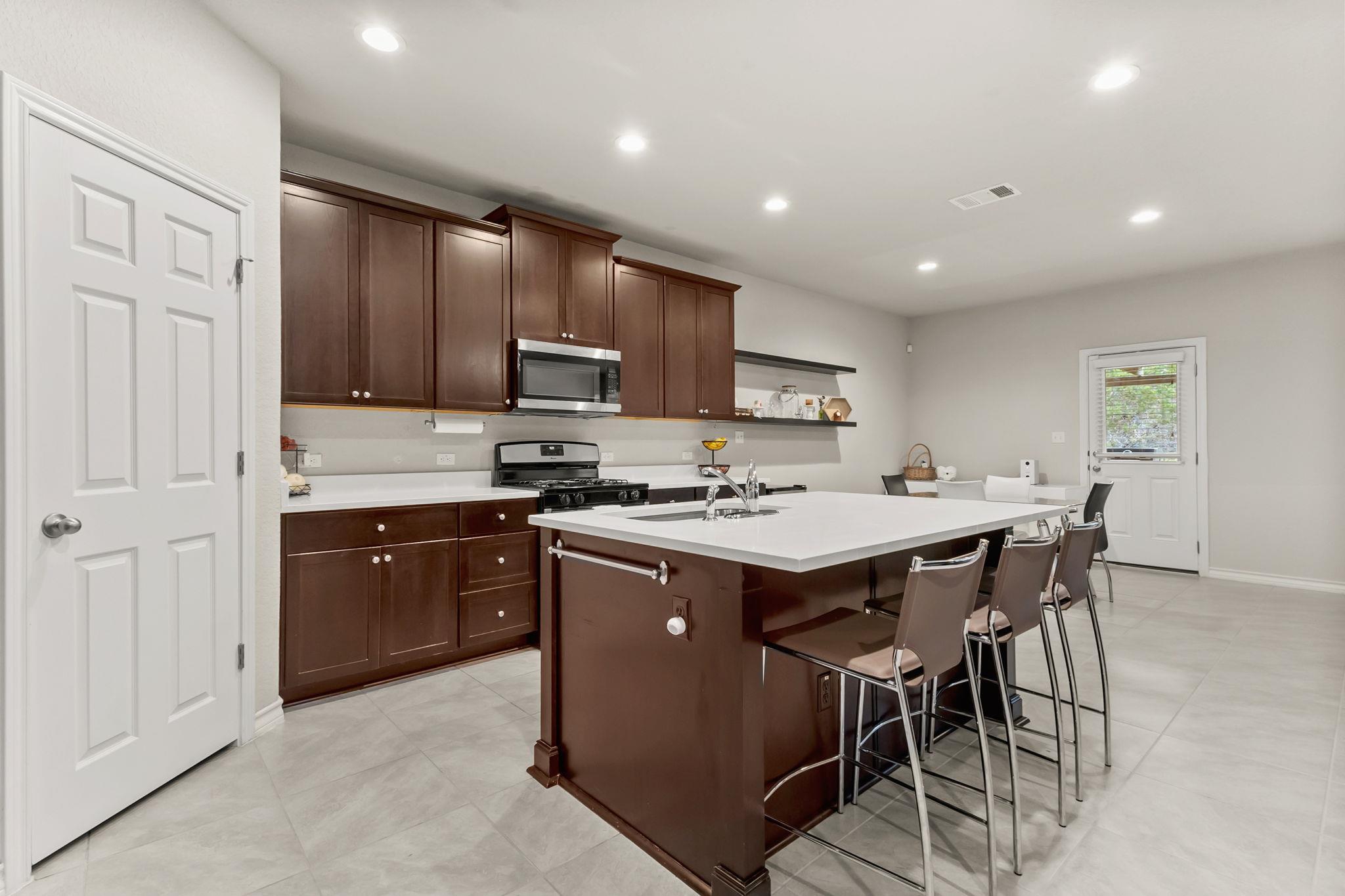 135 Mary Max Cir, San Marcos, TX 78666