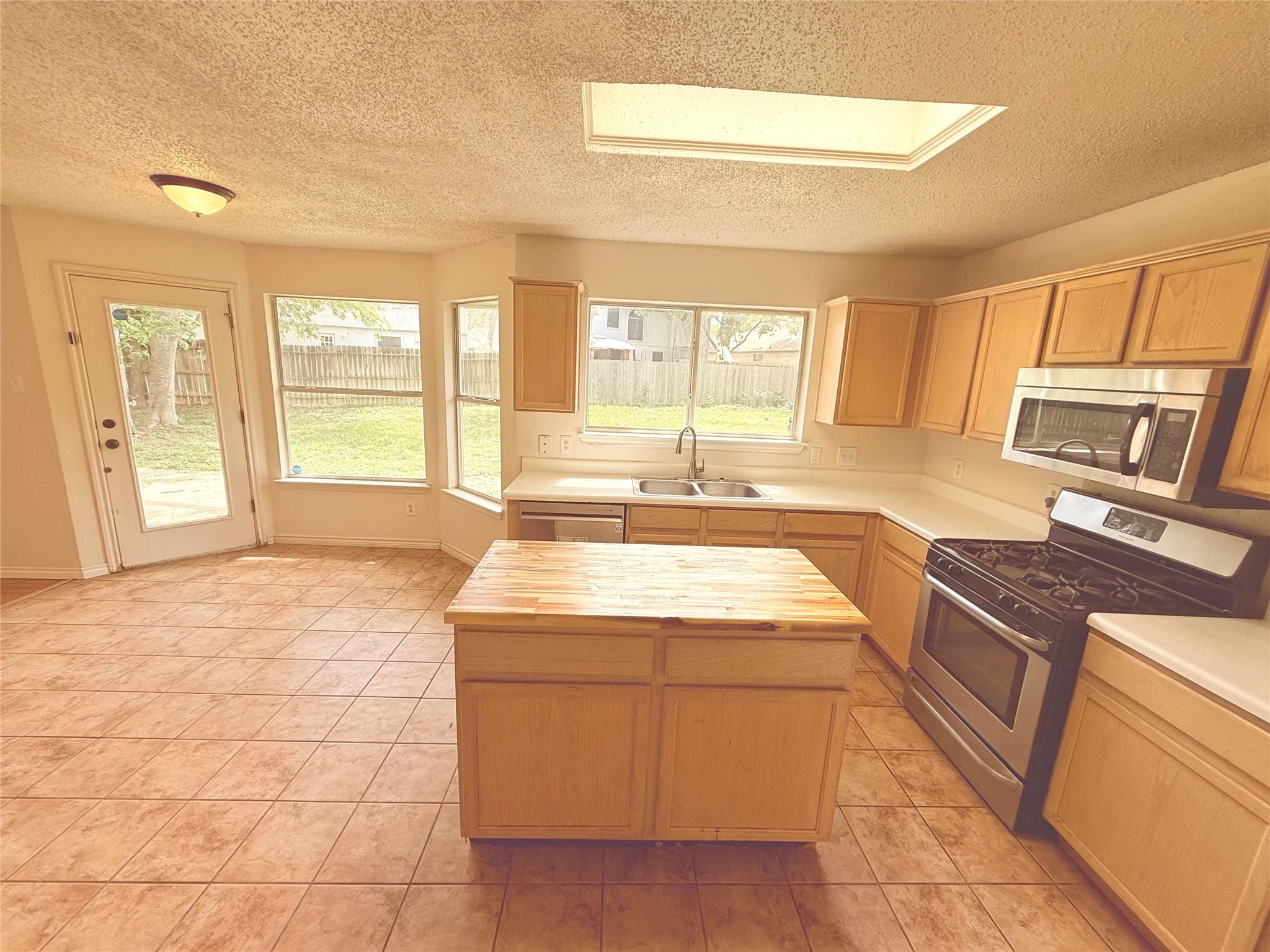 2009 Mimosa Cv, Round Rock, TX 78664