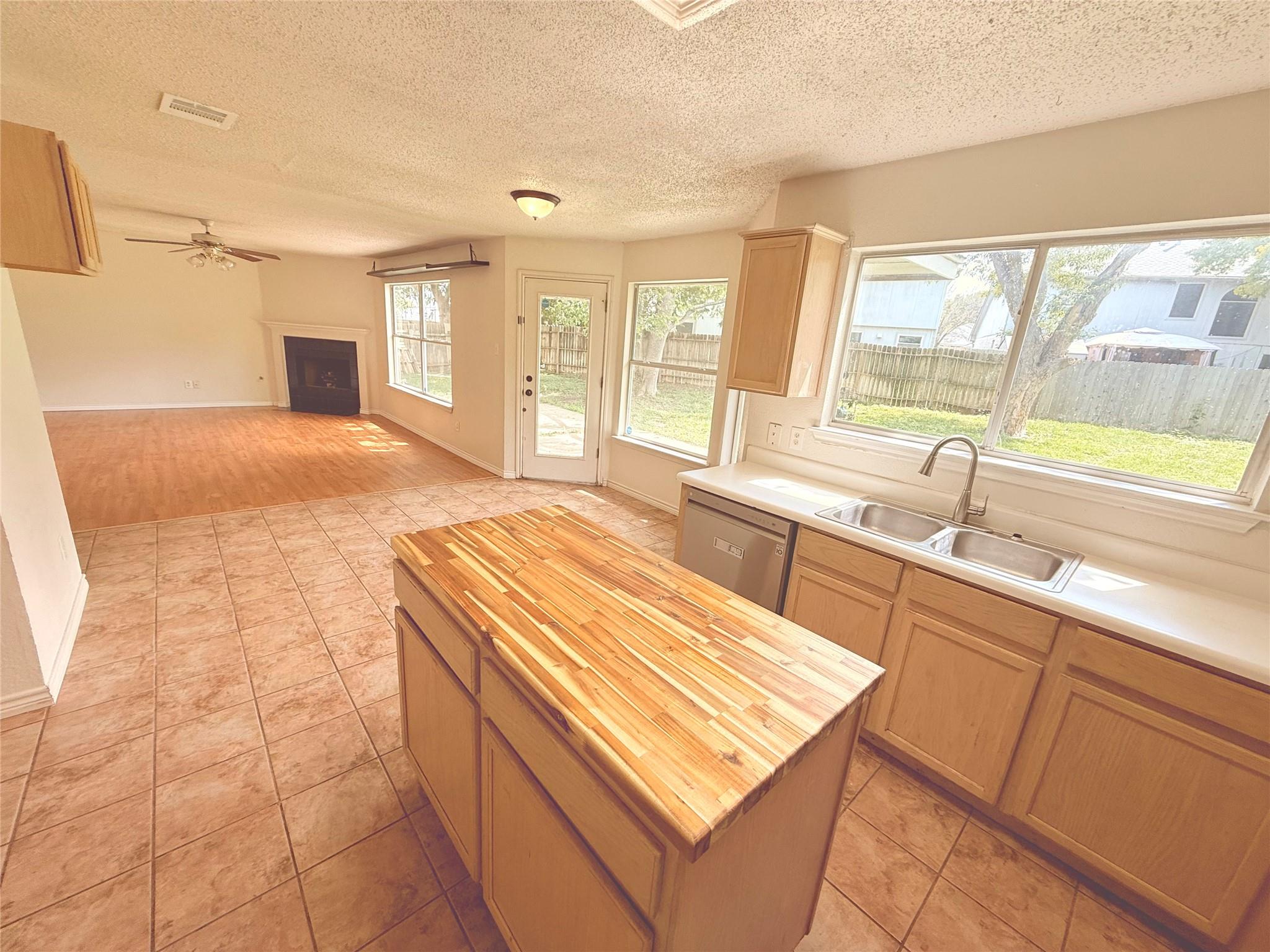 2009 Mimosa Cv, Round Rock, TX 78664