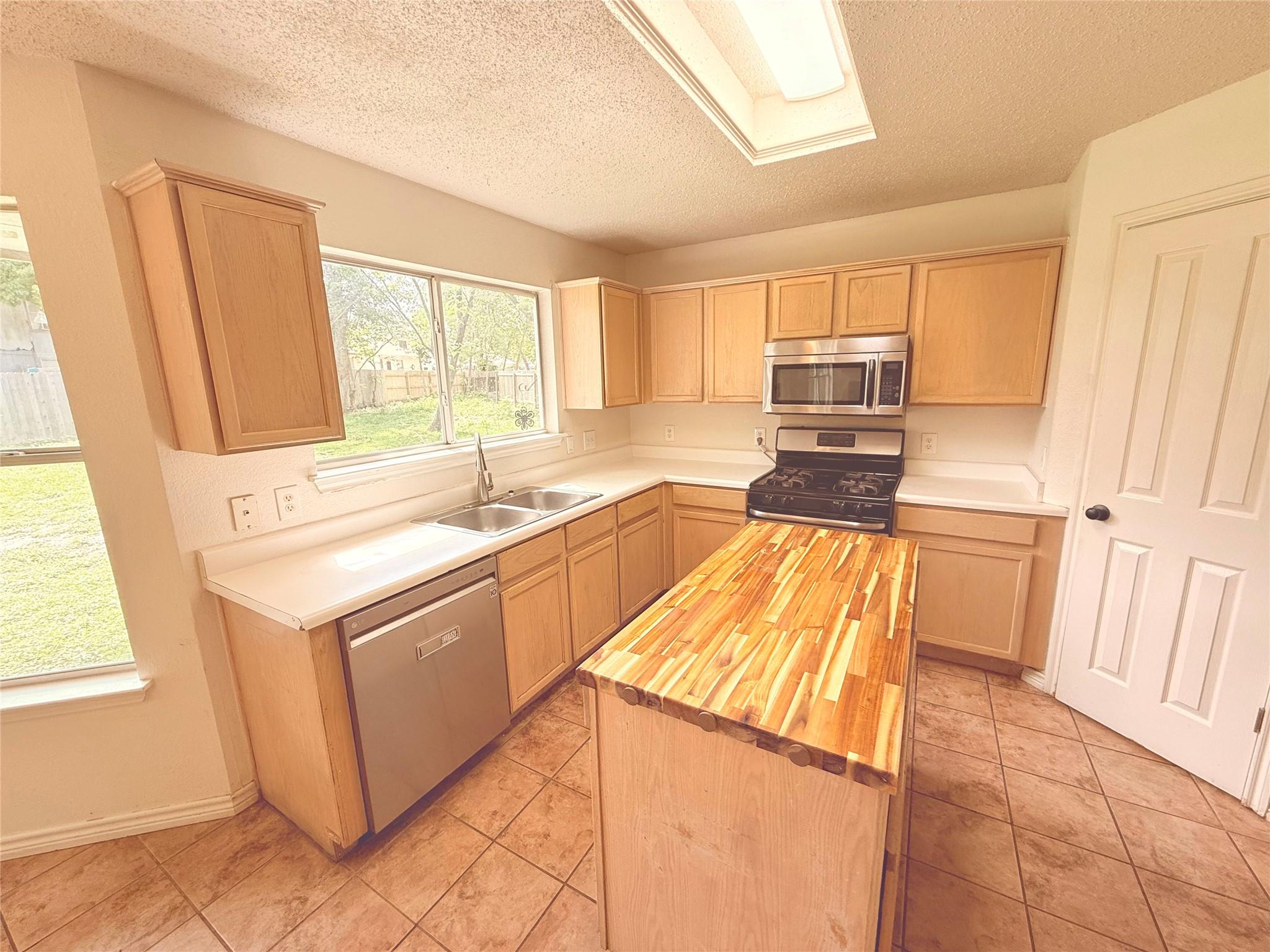 2009 Mimosa Cv, Round Rock, TX 78664