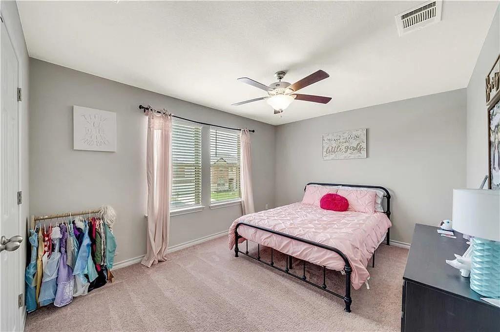 112 Magna Ln, Liberty Hill, TX 78642