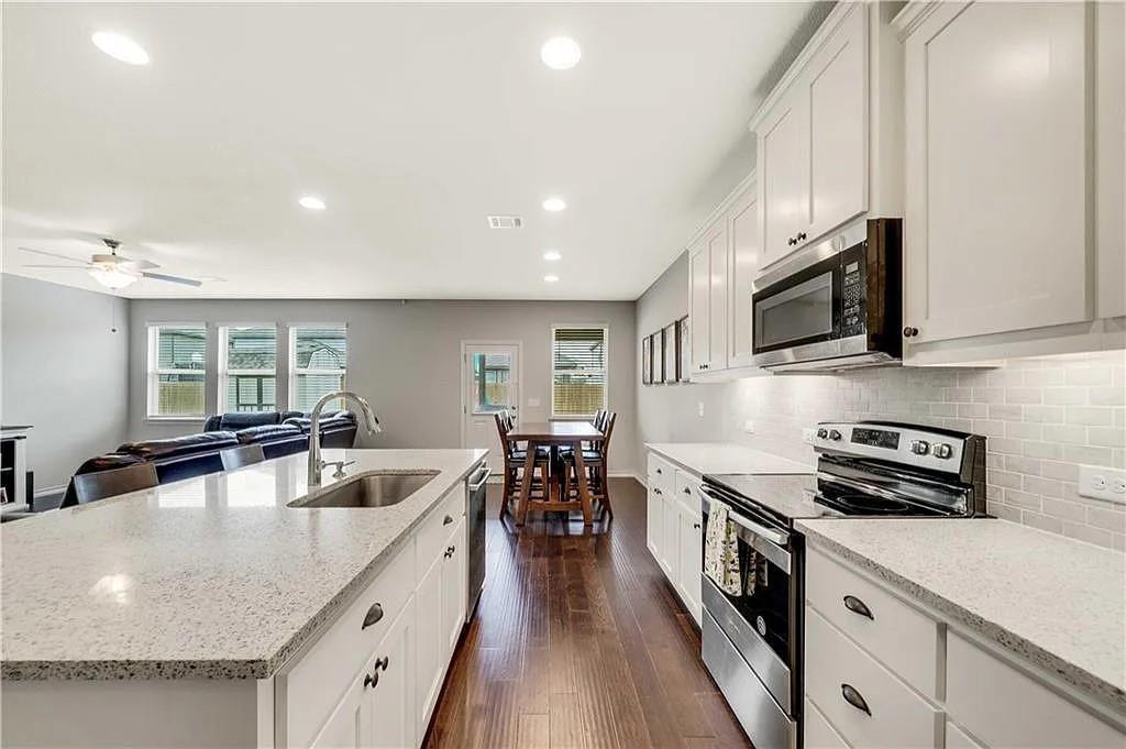 112 Magna Ln, Liberty Hill, TX 78642