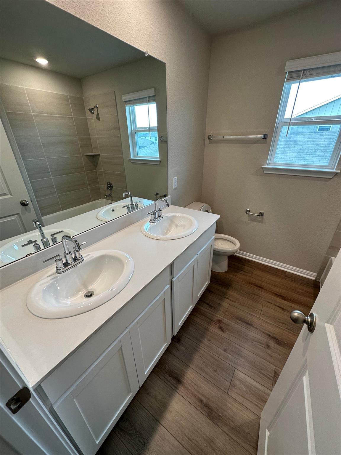 110 Oakdale Meadows Ln, Hutto, TX 78634