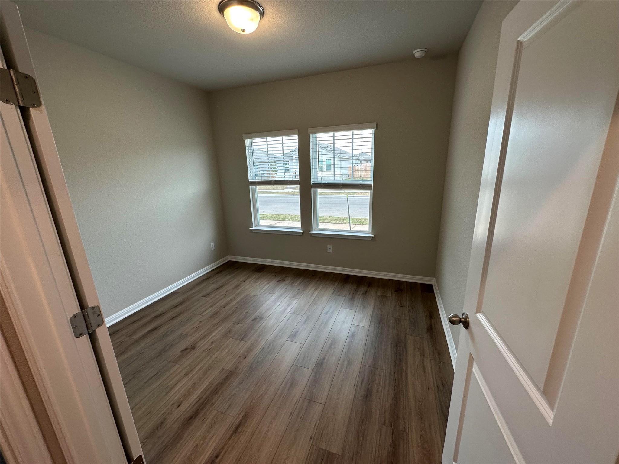 110 Oakdale Meadows Ln, Hutto, TX 78634