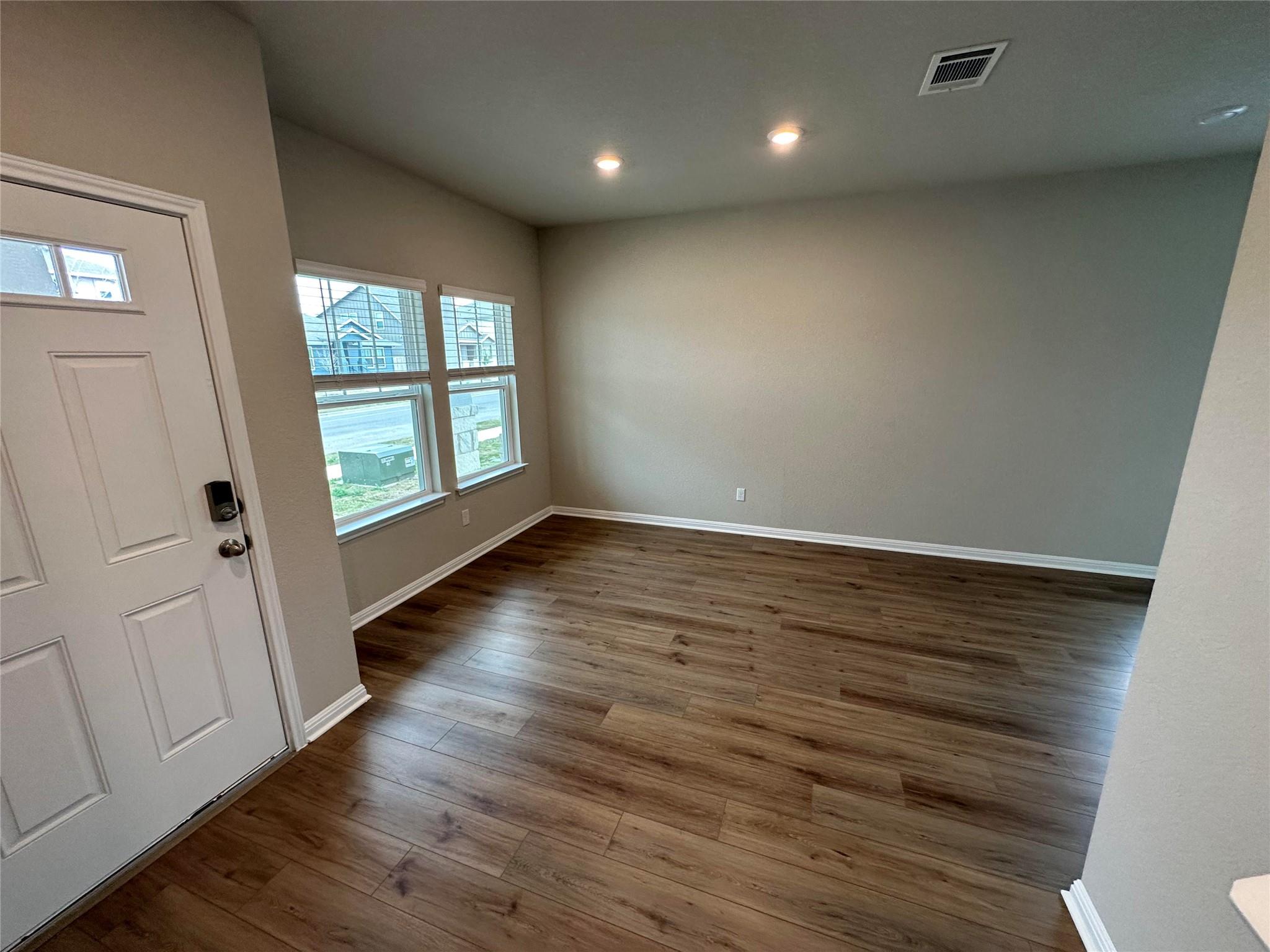 110 Oakdale Meadows Ln, Hutto, TX 78634