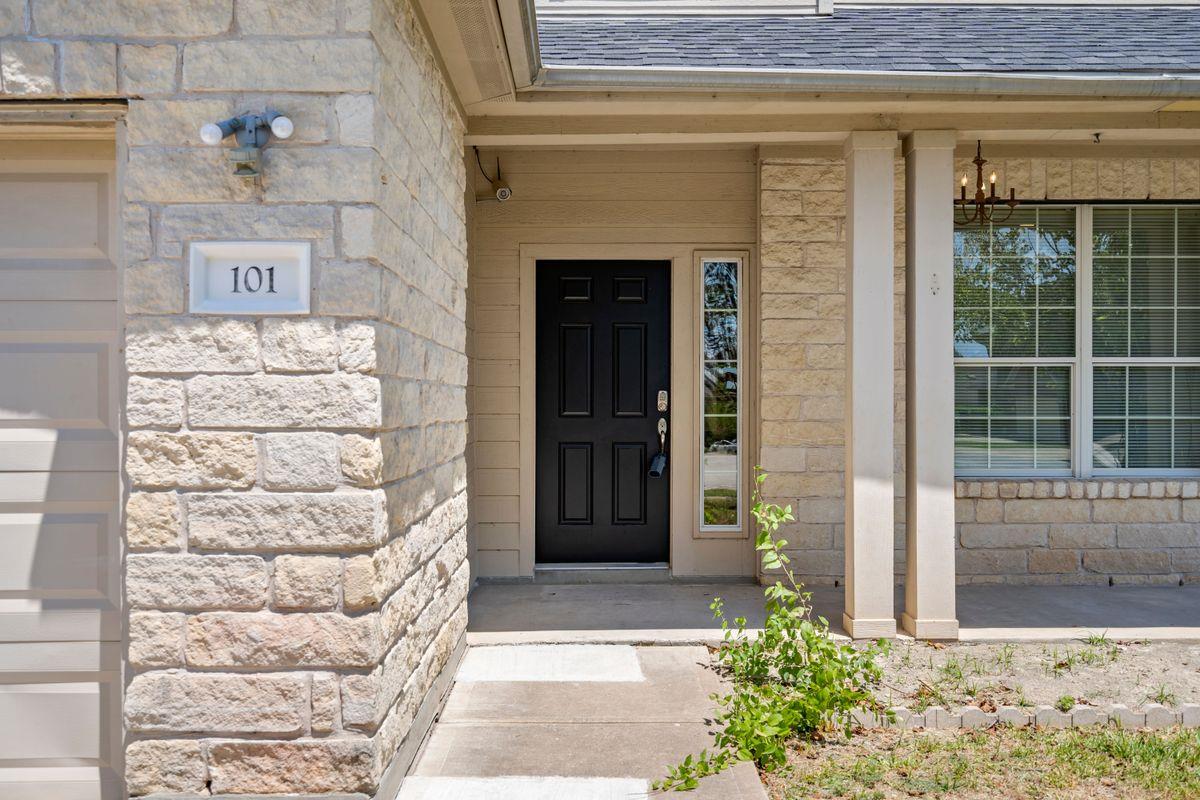 101 Redwood Dr, Kyle, TX 78640