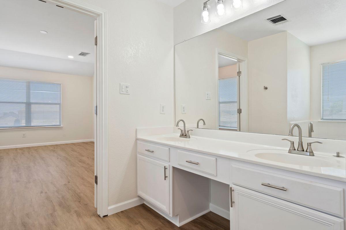 101 Redwood Dr, Kyle, TX 78640