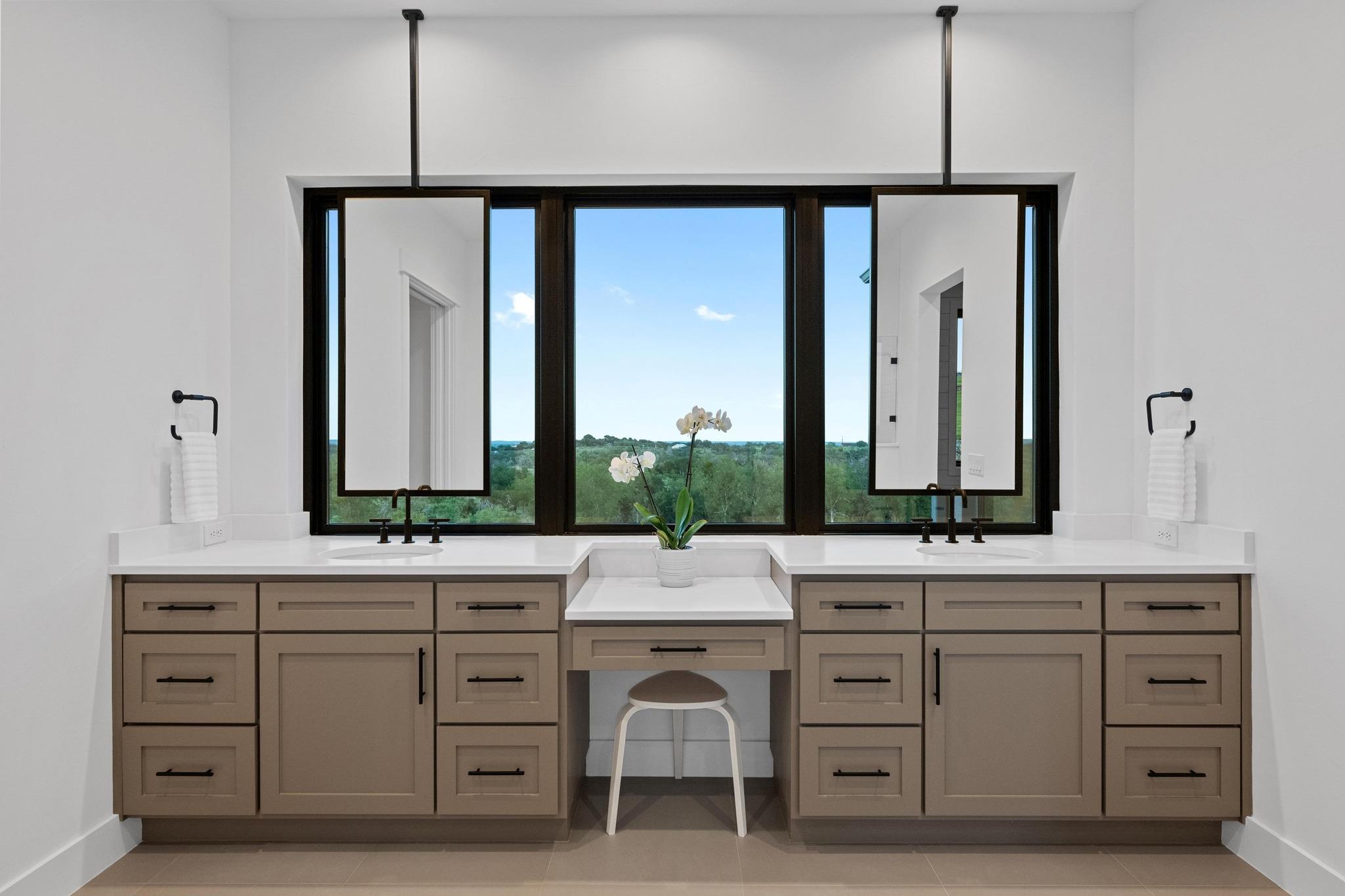 111 Rock N Robyn Trail, Horseshoe Bay, TX 78657