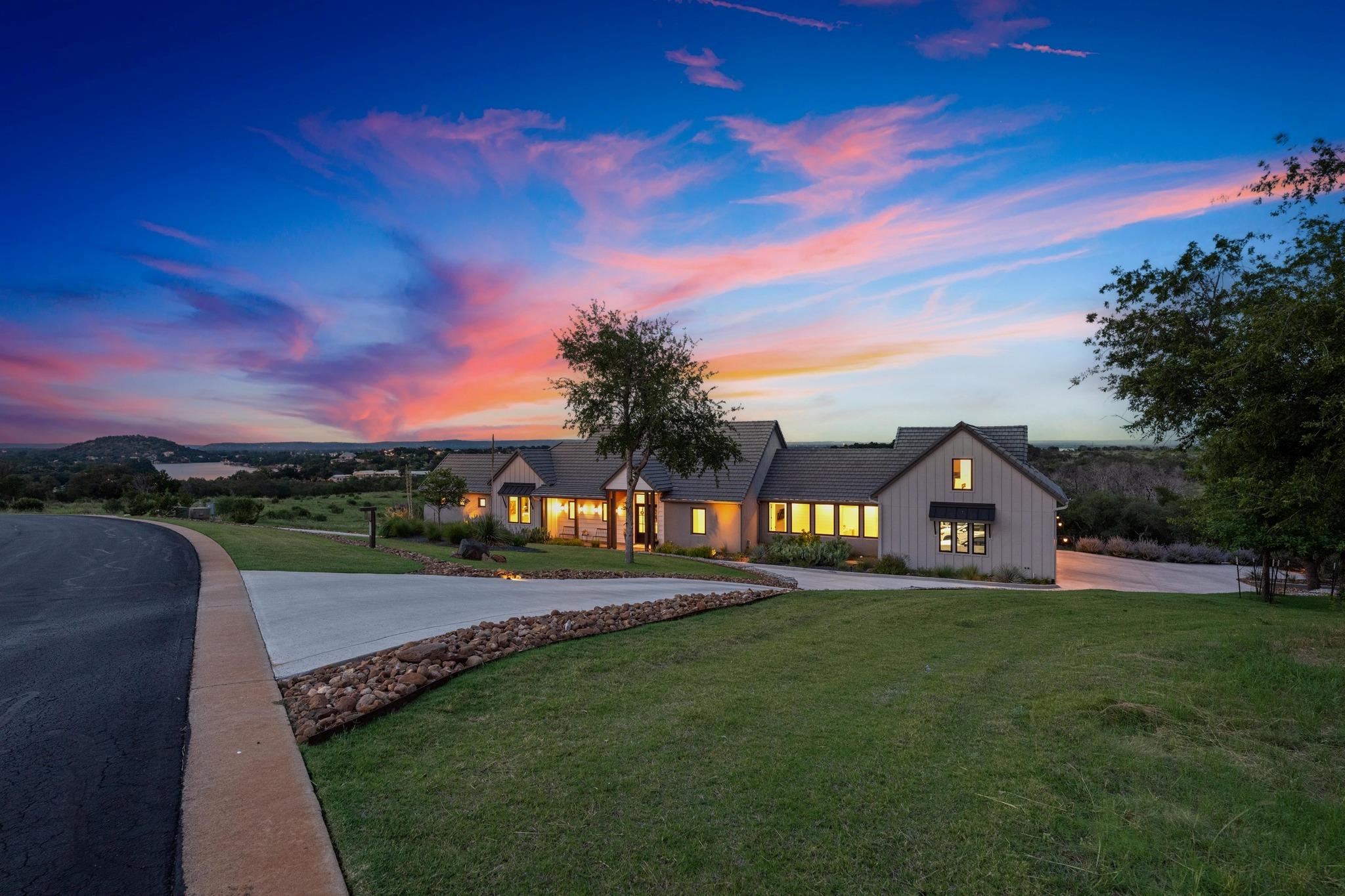 111 Rock N Robyn Trail, Horseshoe Bay, TX 78657