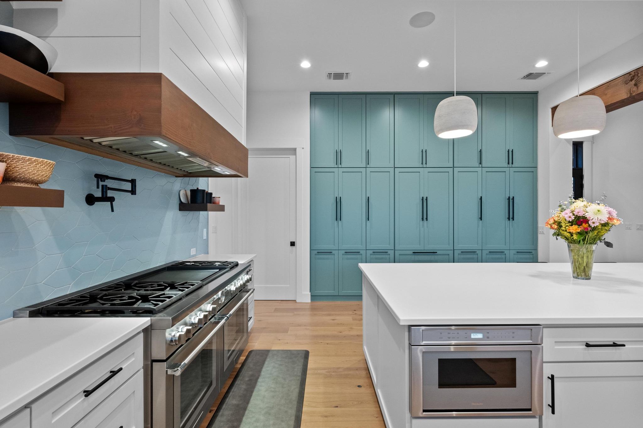 111 Rock N Robyn Trail, Horseshoe Bay, TX 78657