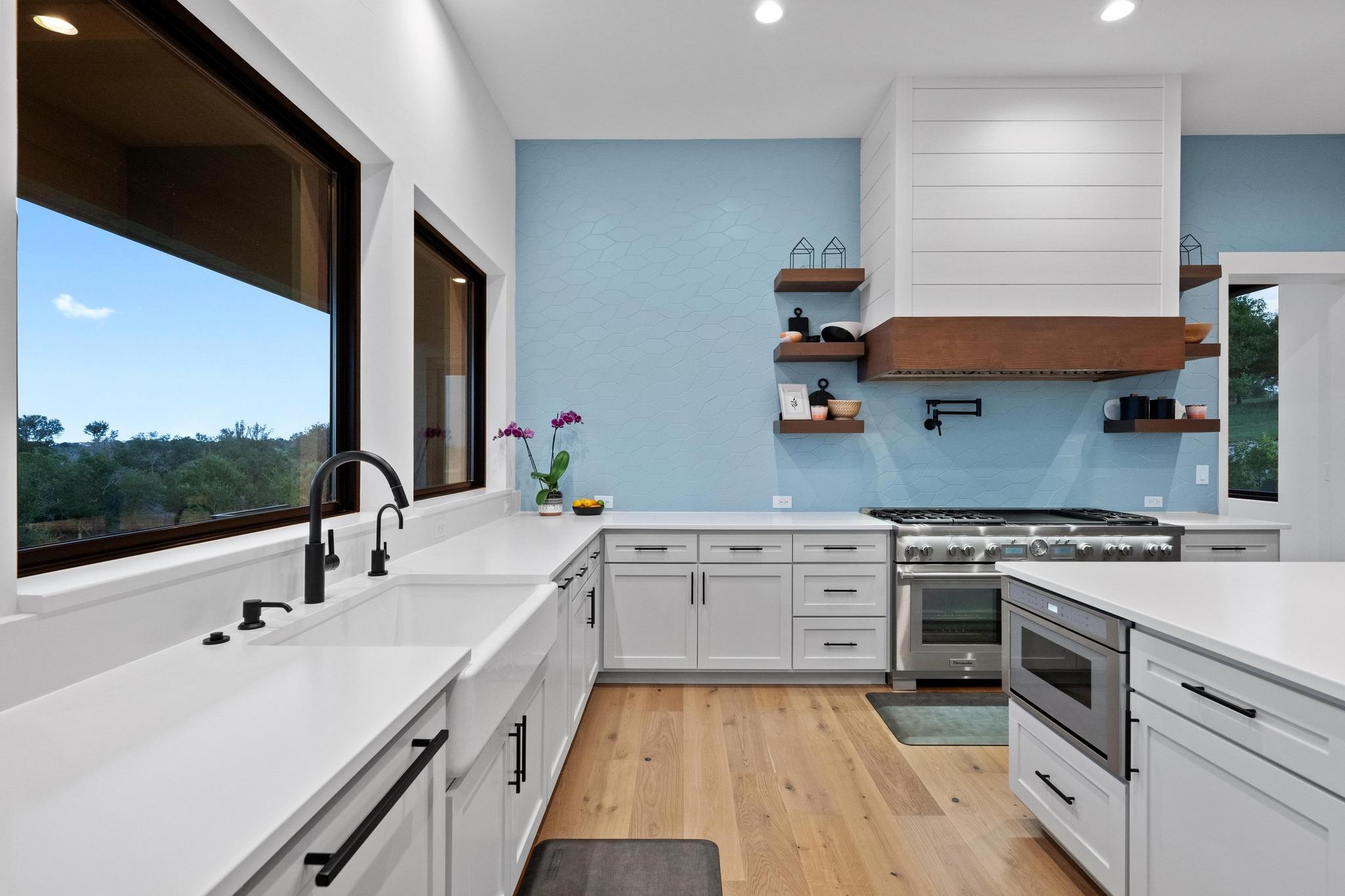 111 Rock N Robyn Trail, Horseshoe Bay, TX 78657