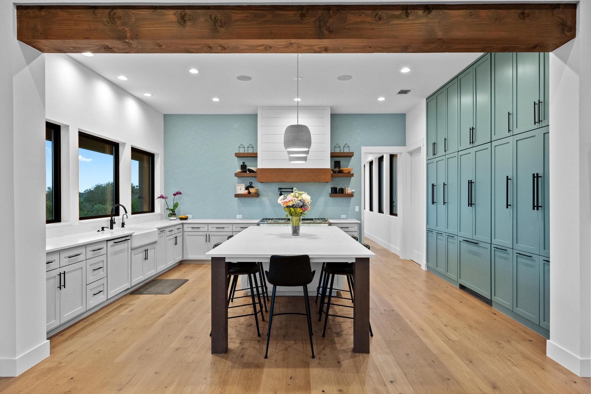 111 Rock N Robyn Trail, Horseshoe Bay, TX 78657