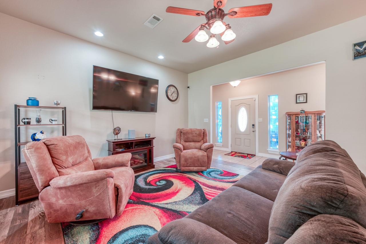 121 W Cedar St, Granite Shoals, TX 78654