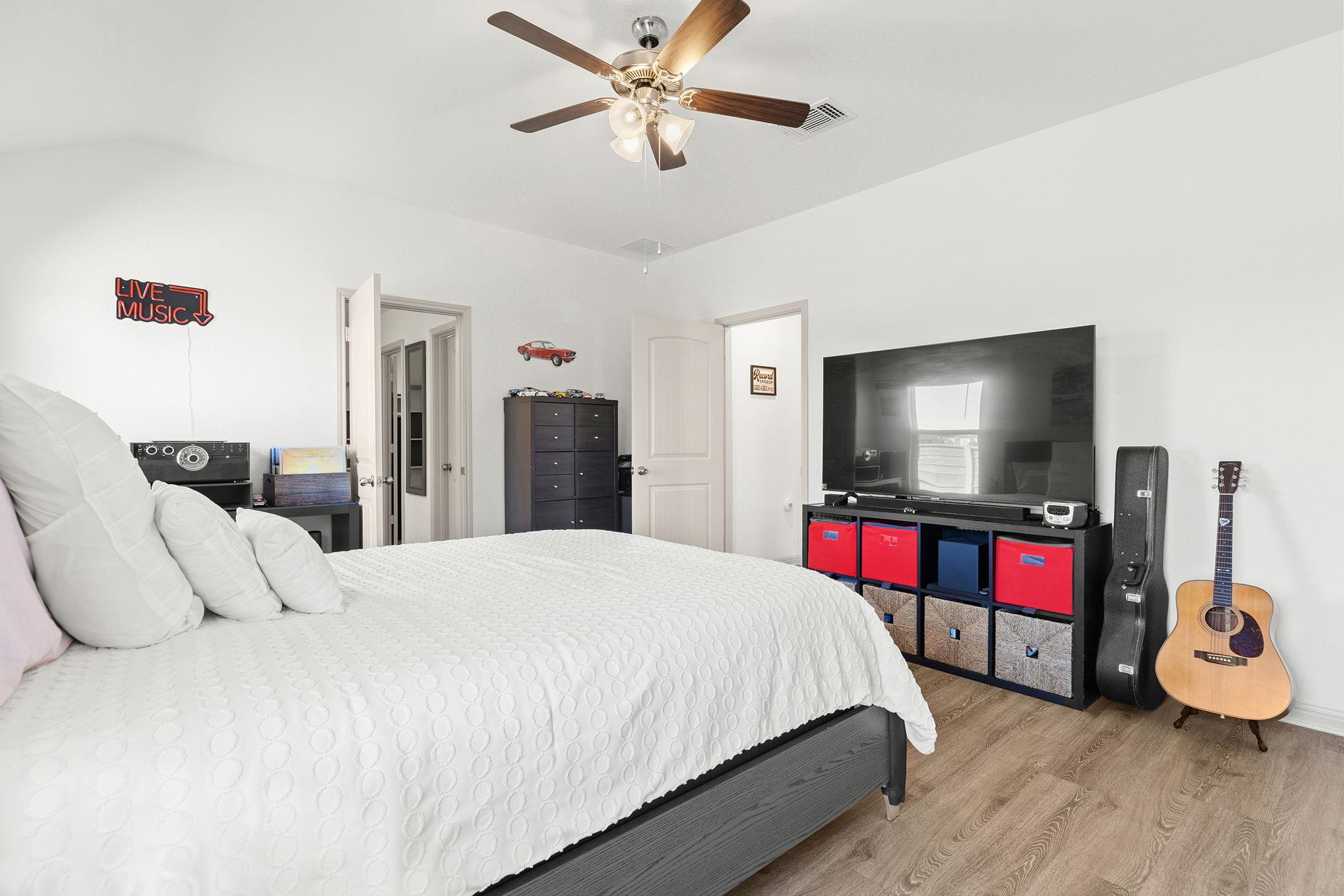 203 Mulberry Creek Ln, Hutto, TX 78634