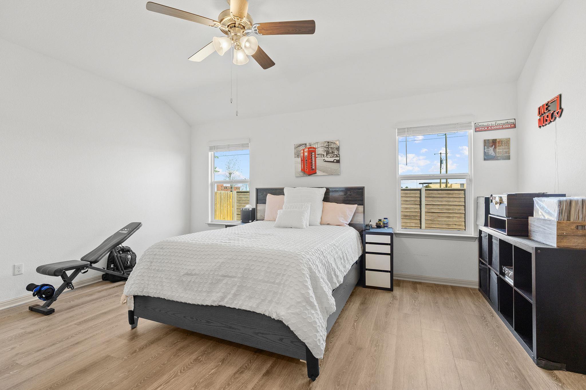 203 Mulberry Creek Ln, Hutto, TX 78634