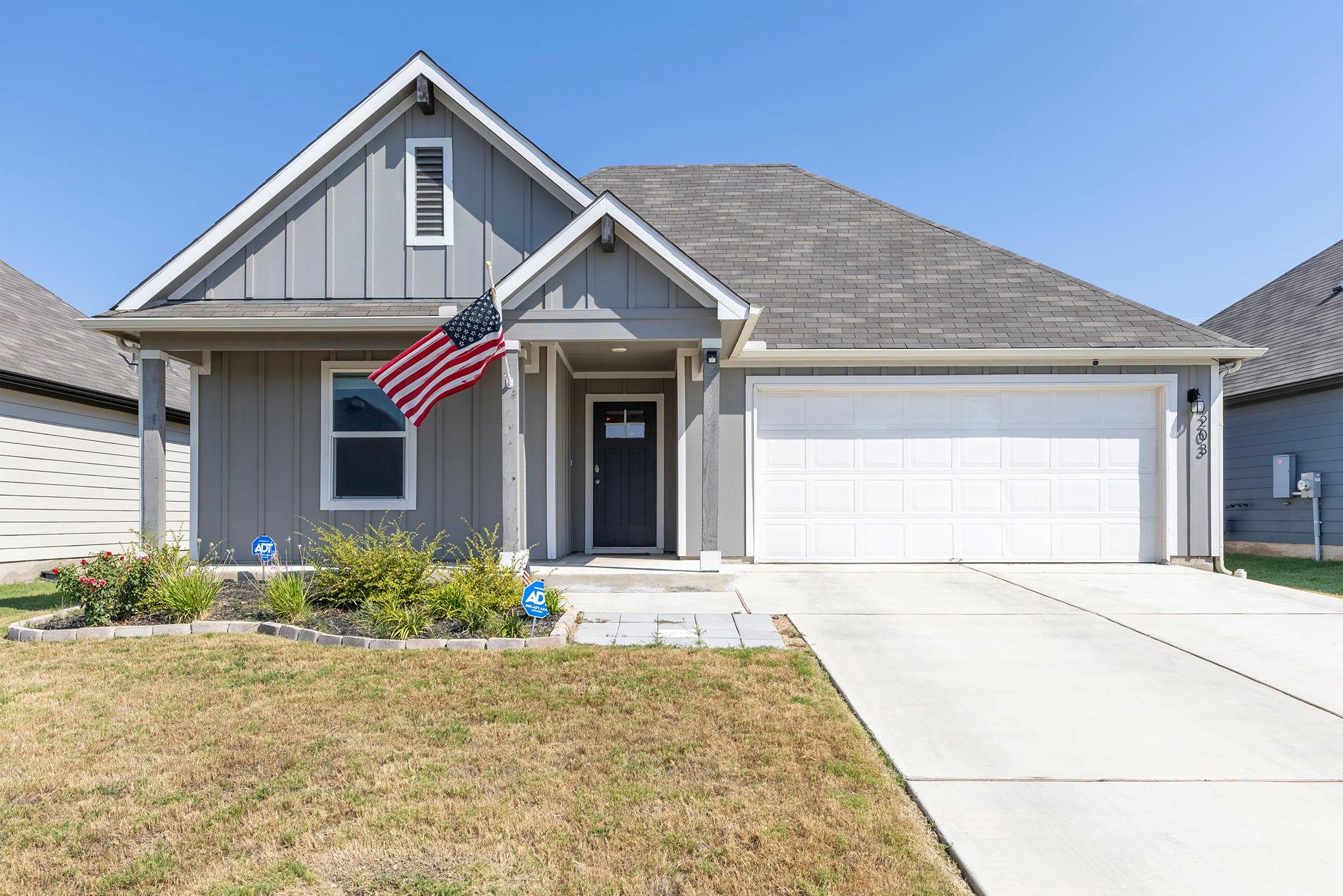 203 Mulberry Creek Ln, Hutto, TX 78634