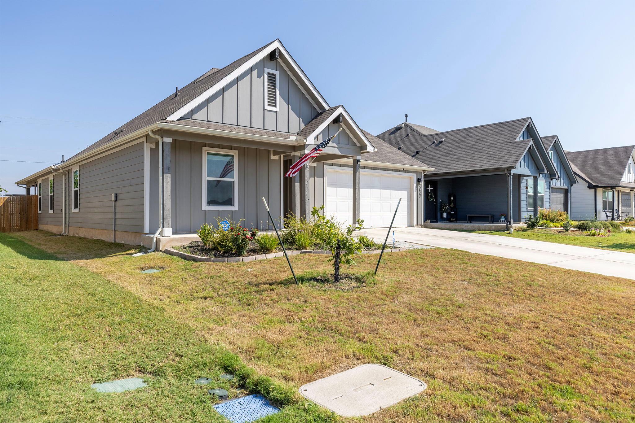 203 Mulberry Creek Ln, Hutto, TX 78634