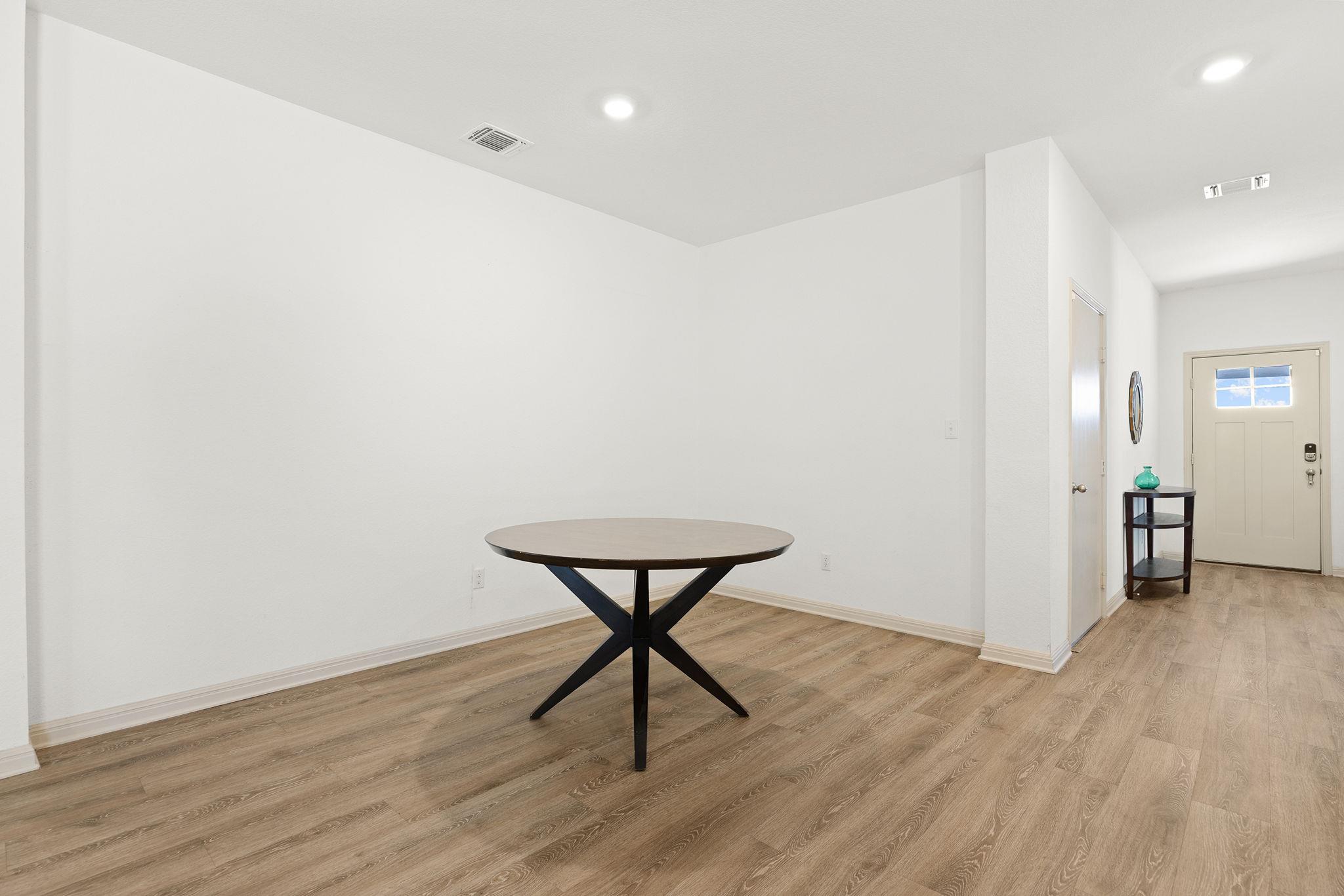 203 Mulberry Creek Ln, Hutto, TX 78634