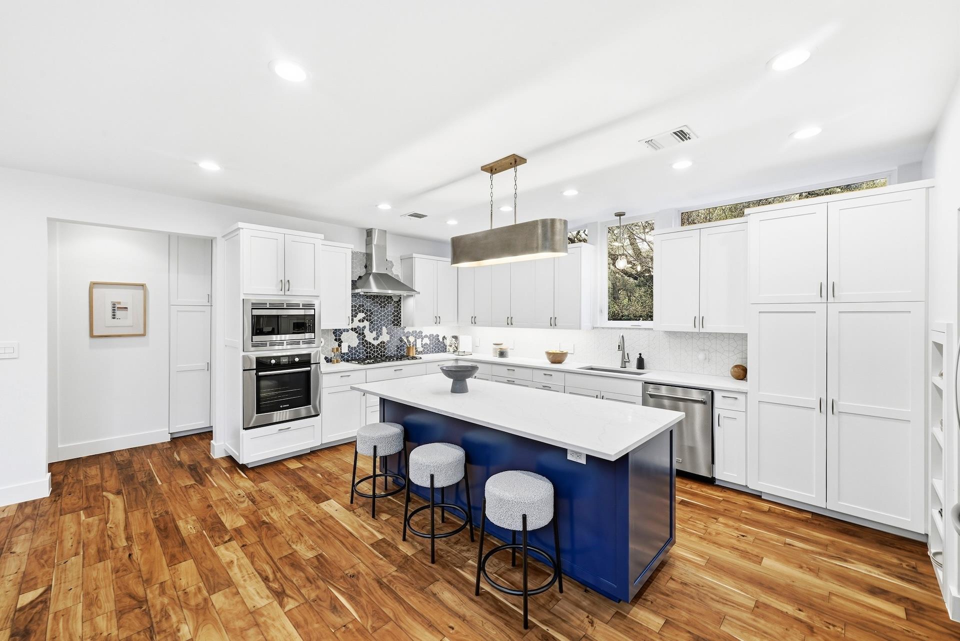 2504 S 4th St, Austin, TX 78704