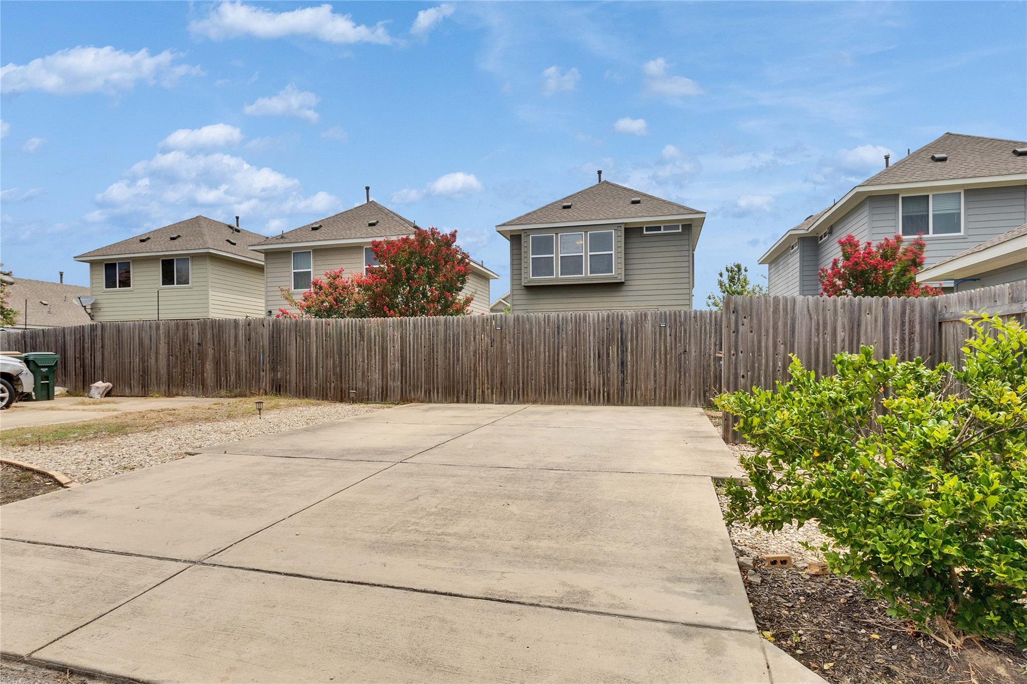 107 Friendship Oak Dr, San Marcos, TX 78666