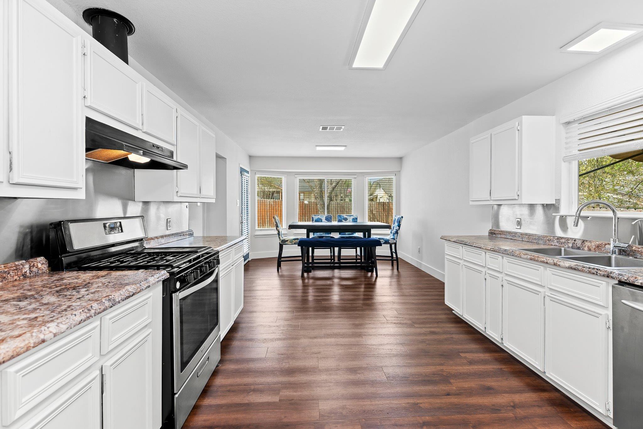 704 Greenwich Pl, Round Rock, TX 78664