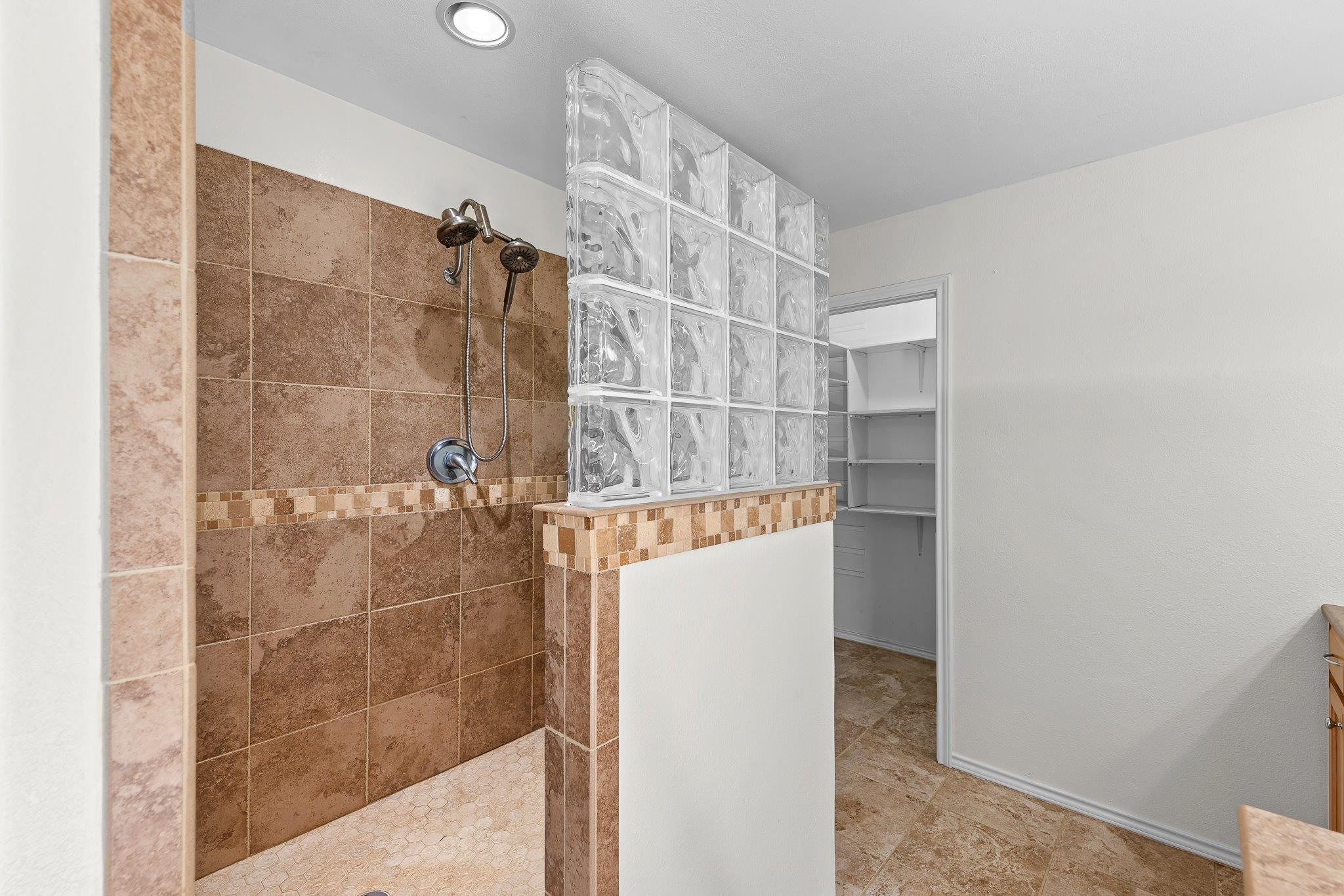 704 Greenwich Pl, Round Rock, TX 78664