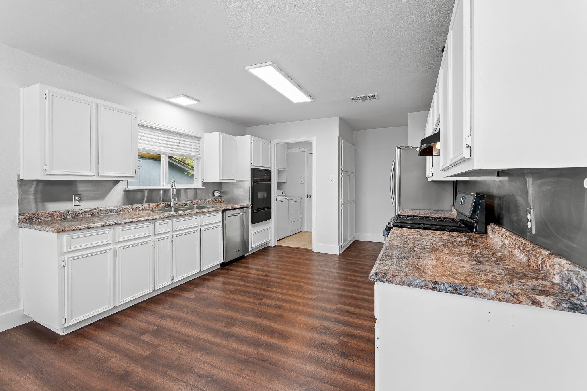 704 Greenwich Pl, Round Rock, TX 78664