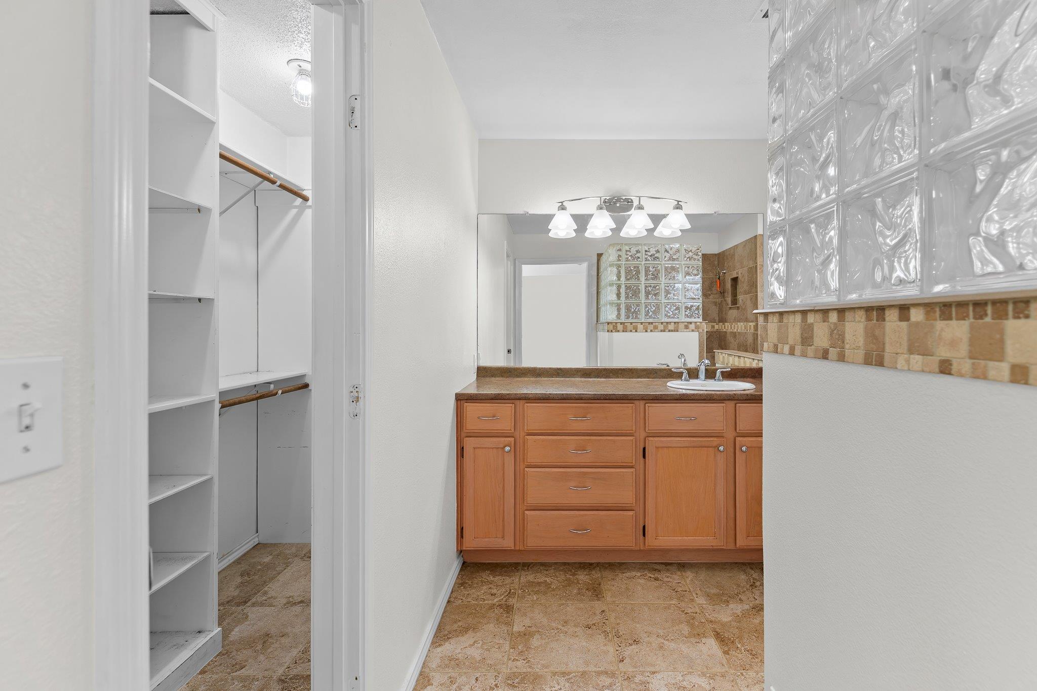 704 Greenwich Pl, Round Rock, TX 78664