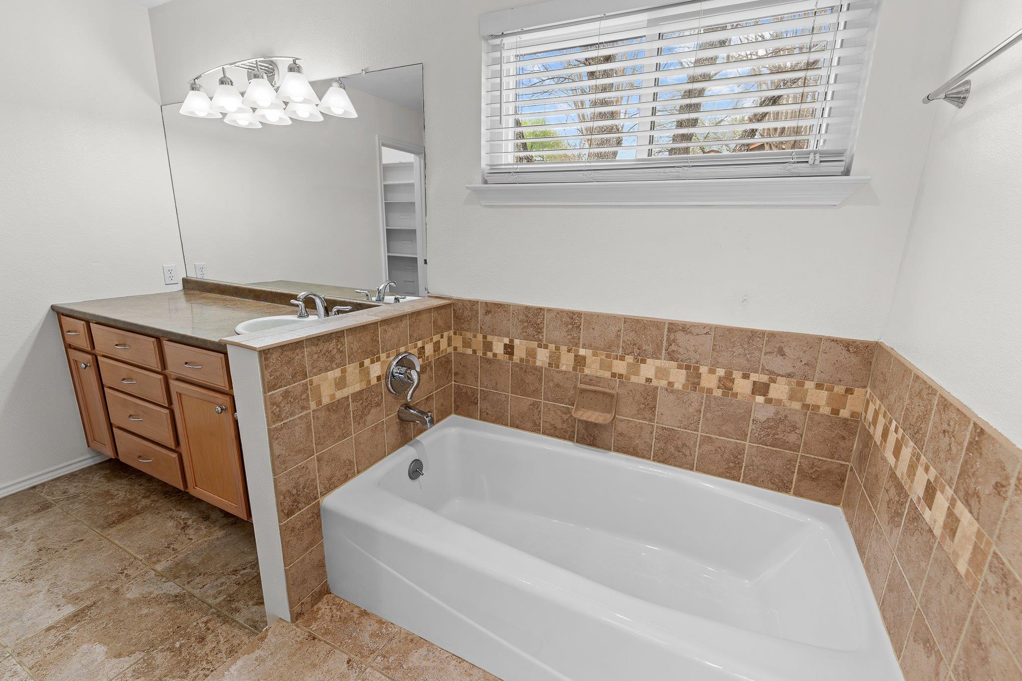 704 Greenwich Pl, Round Rock, TX 78664