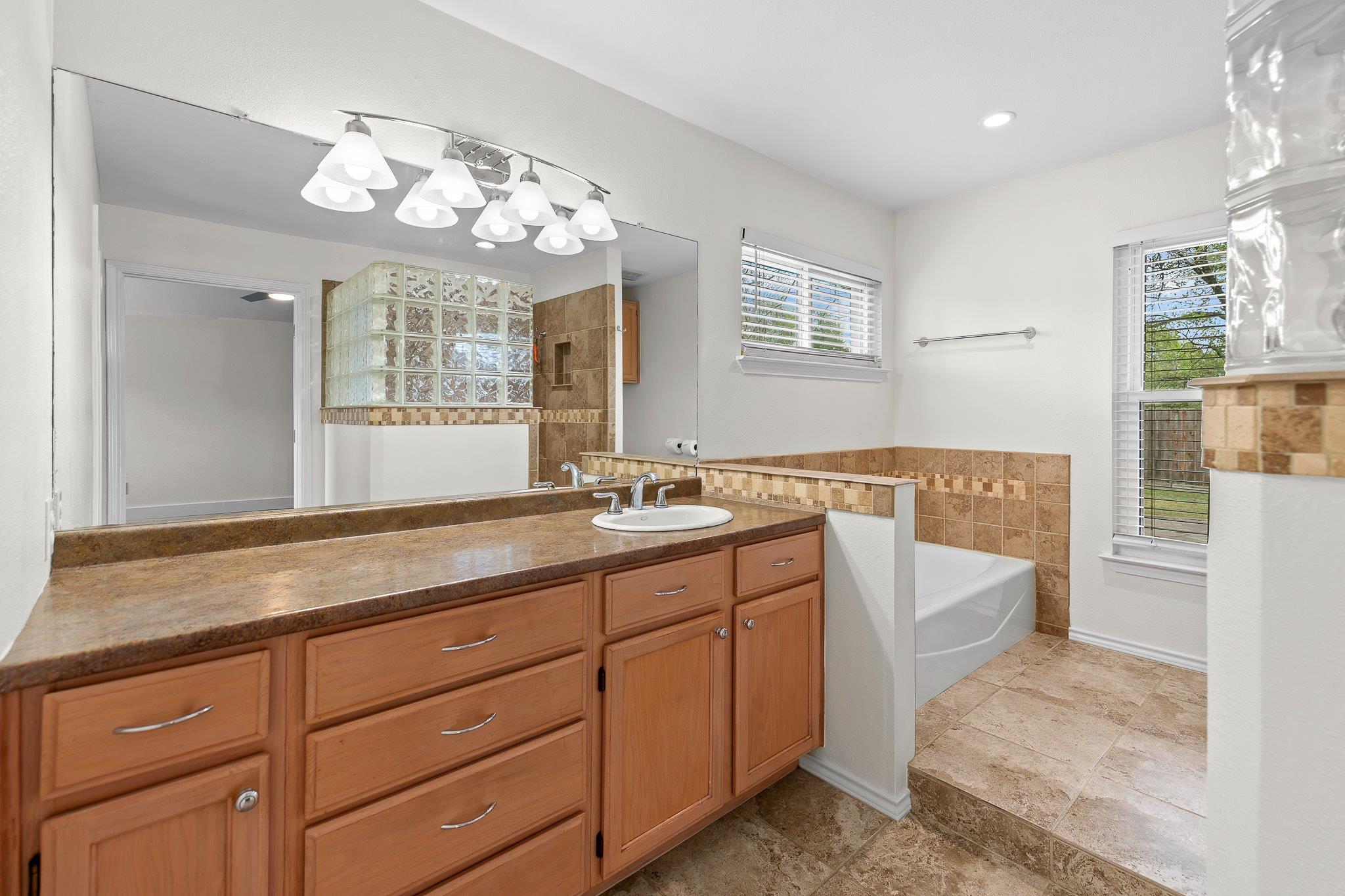 704 Greenwich Pl, Round Rock, TX 78664