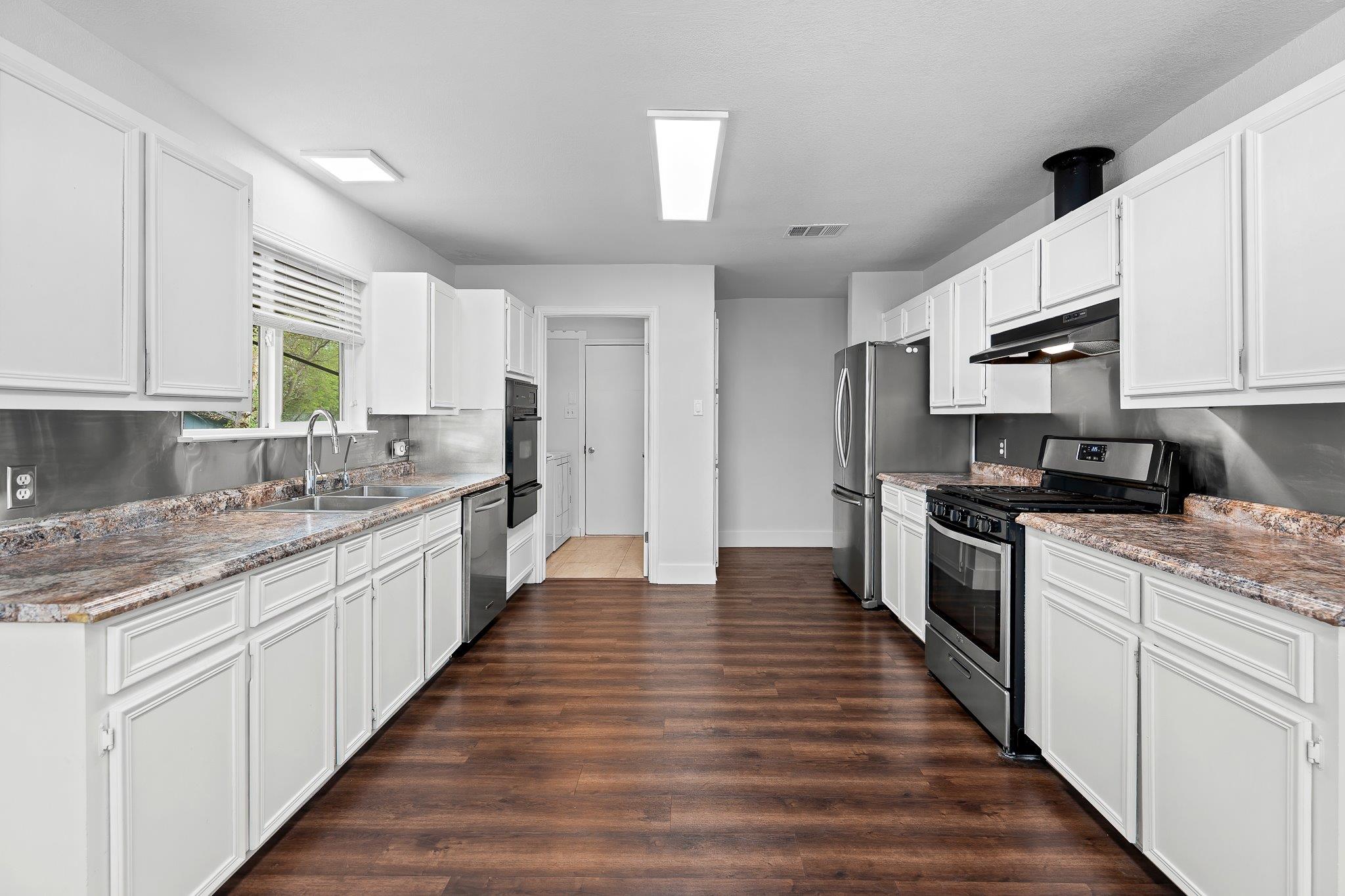 704 Greenwich Pl, Round Rock, TX 78664