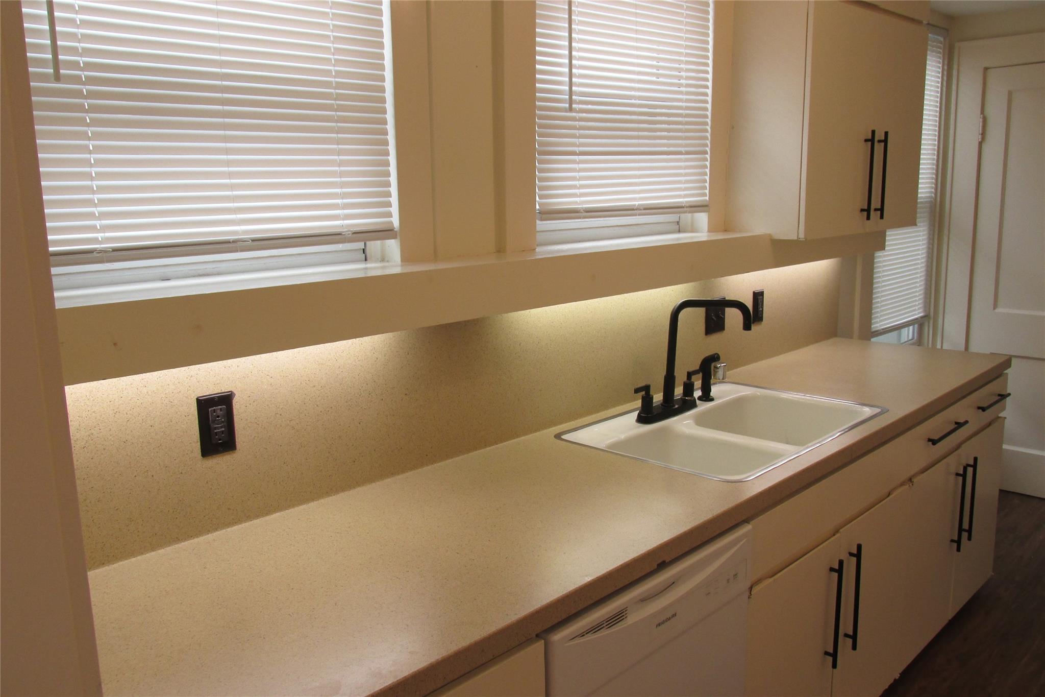 800 San Antonio St # 504 W 8th, Austin, TX 78701